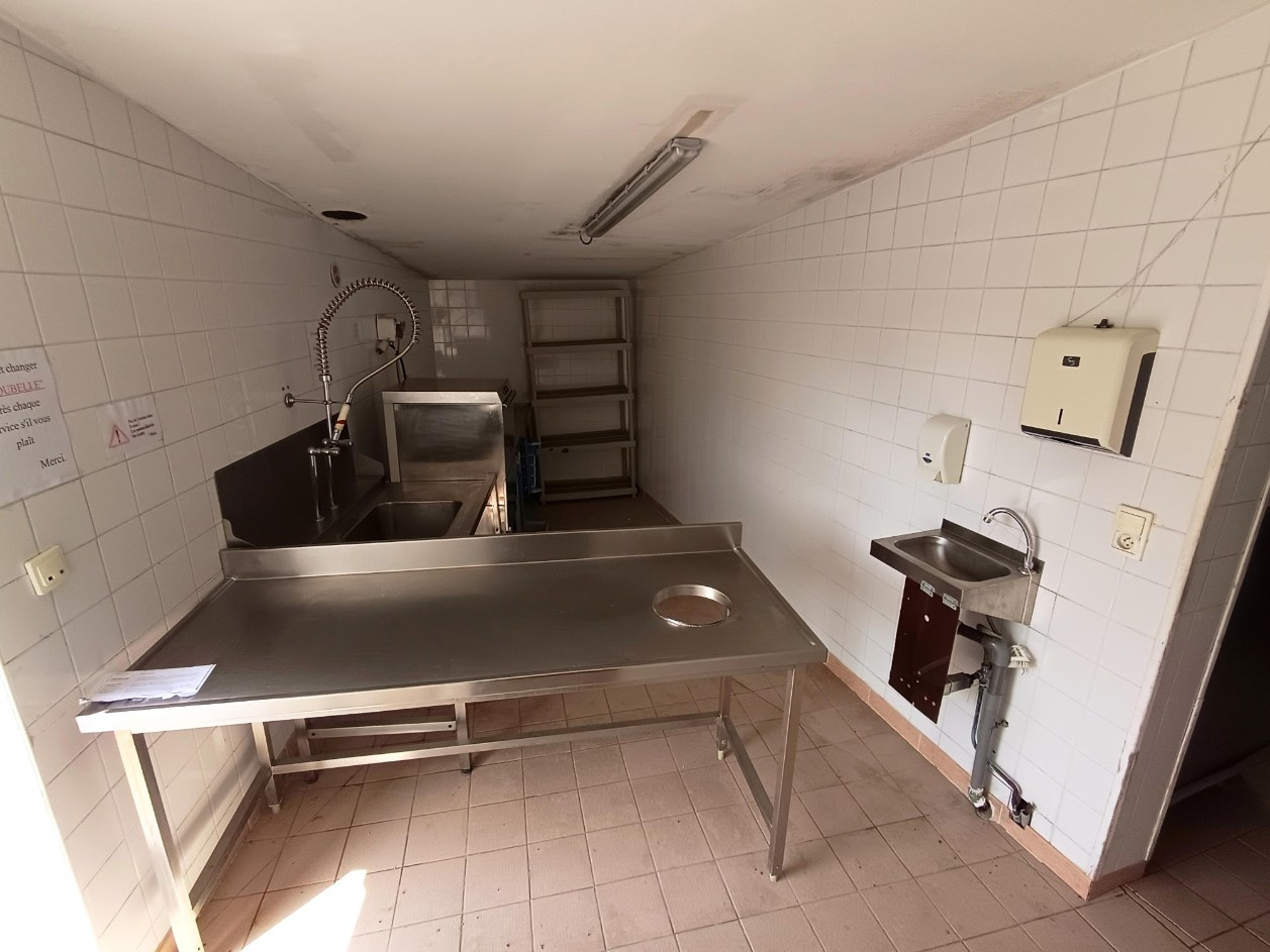
                                                Vente
                                                 RESTAURANT DE 400 m2 + 2 APPARTEMENTS