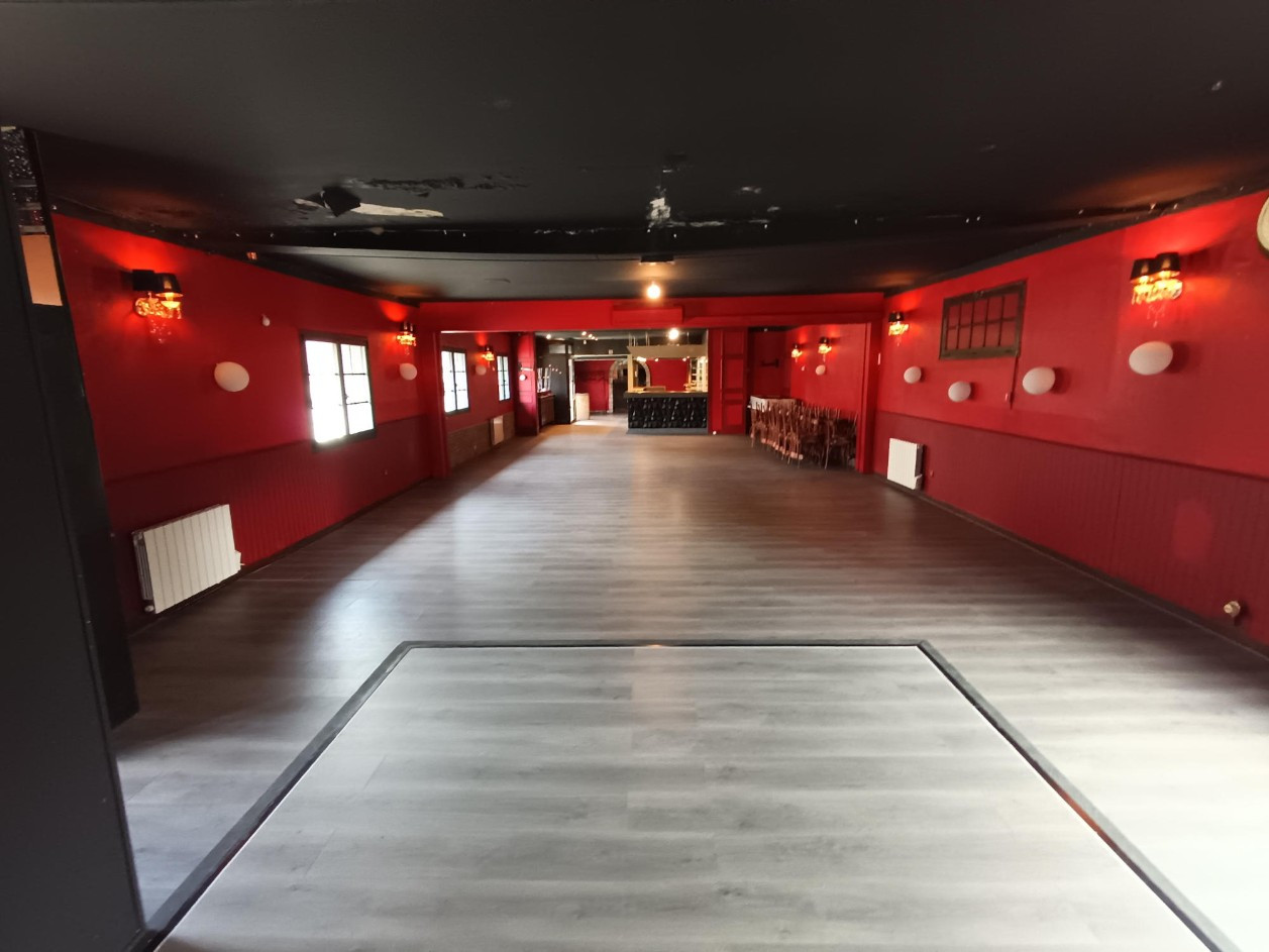 
                                                Vente
                                                 RESTAURANT DE 400 m2 + 2 APPARTEMENTS
