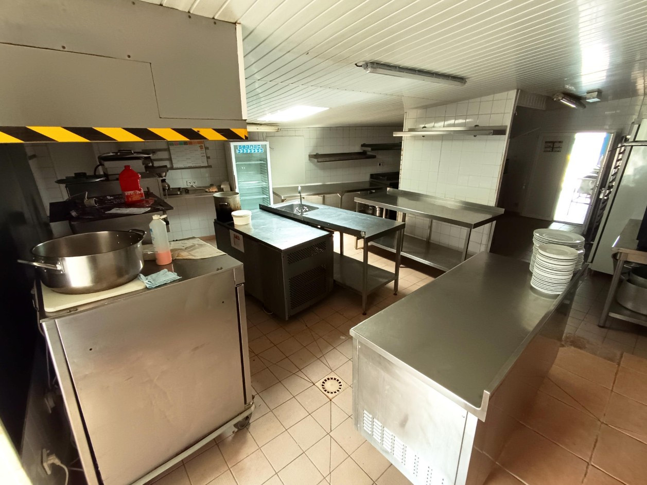 
                                                Vente
                                                 RESTAURANT DE 400 m2 + 2 APPARTEMENTS