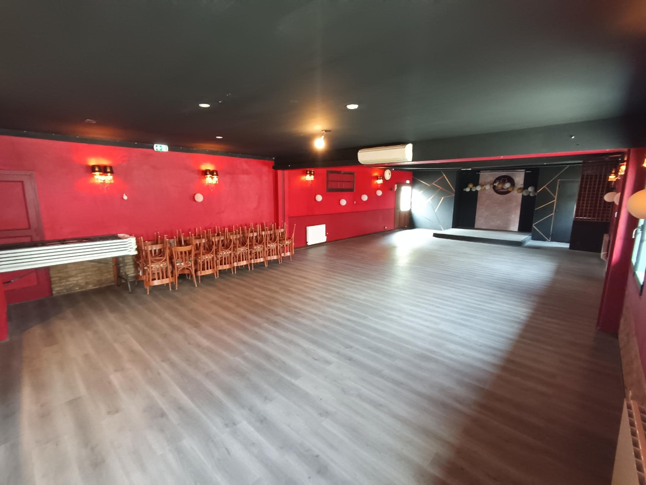 
                                                Vente
                                                 RESTAURANT DE 400 m2 + 2 APPARTEMENTS