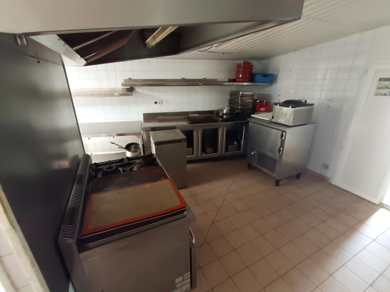 
                                                Vente
                                                 RESTAURANT DE 400 m2 + 2 APPARTEMENTS