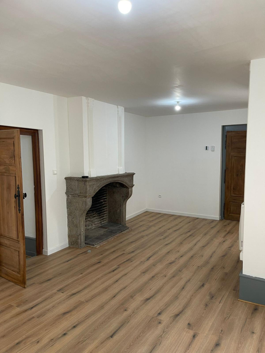 
                                                Location
                                                 Retauration complete de cet appartement en 2024