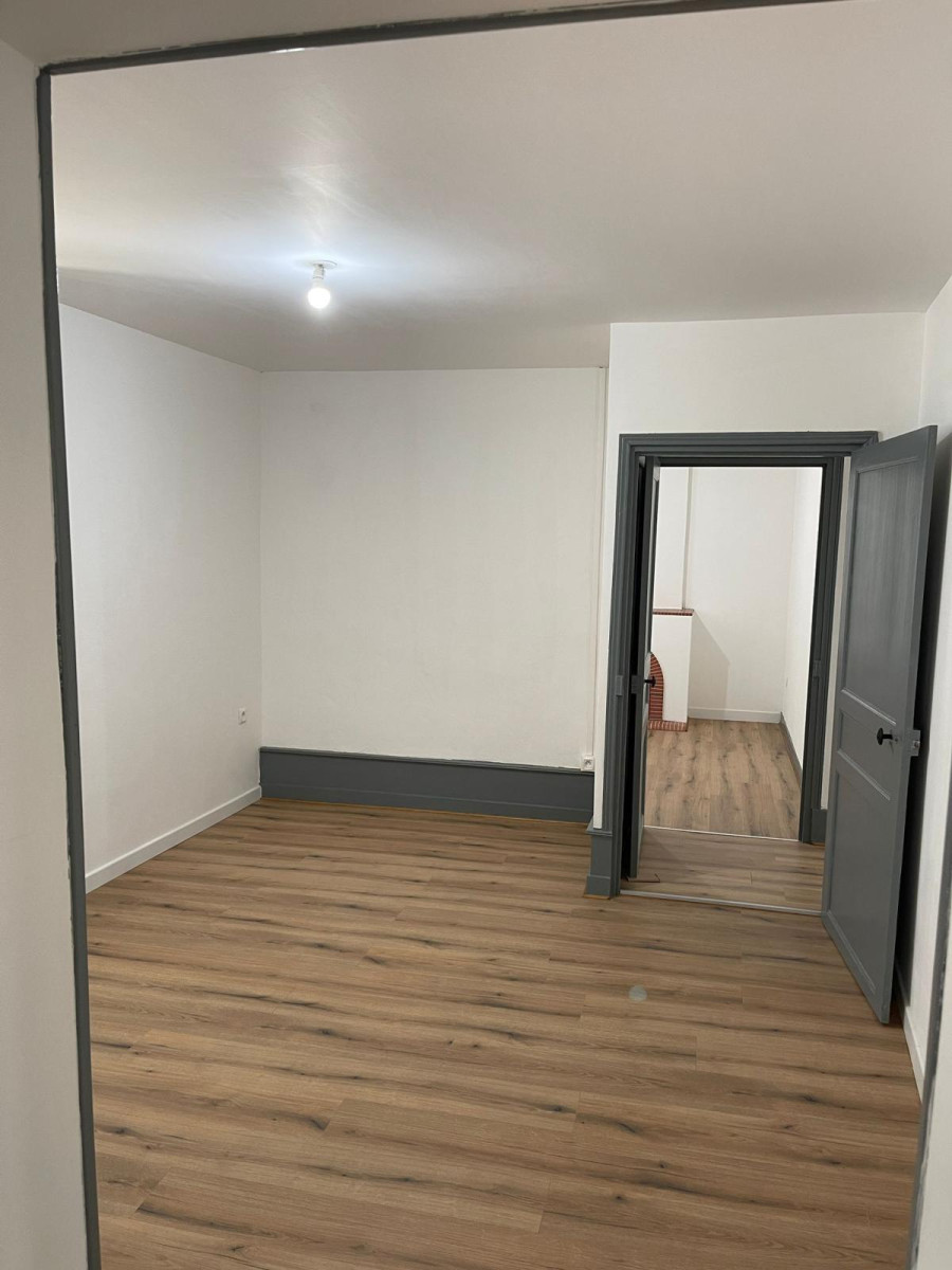 
                                                Location
                                                 Retauration complete de cet appartement en 2024
