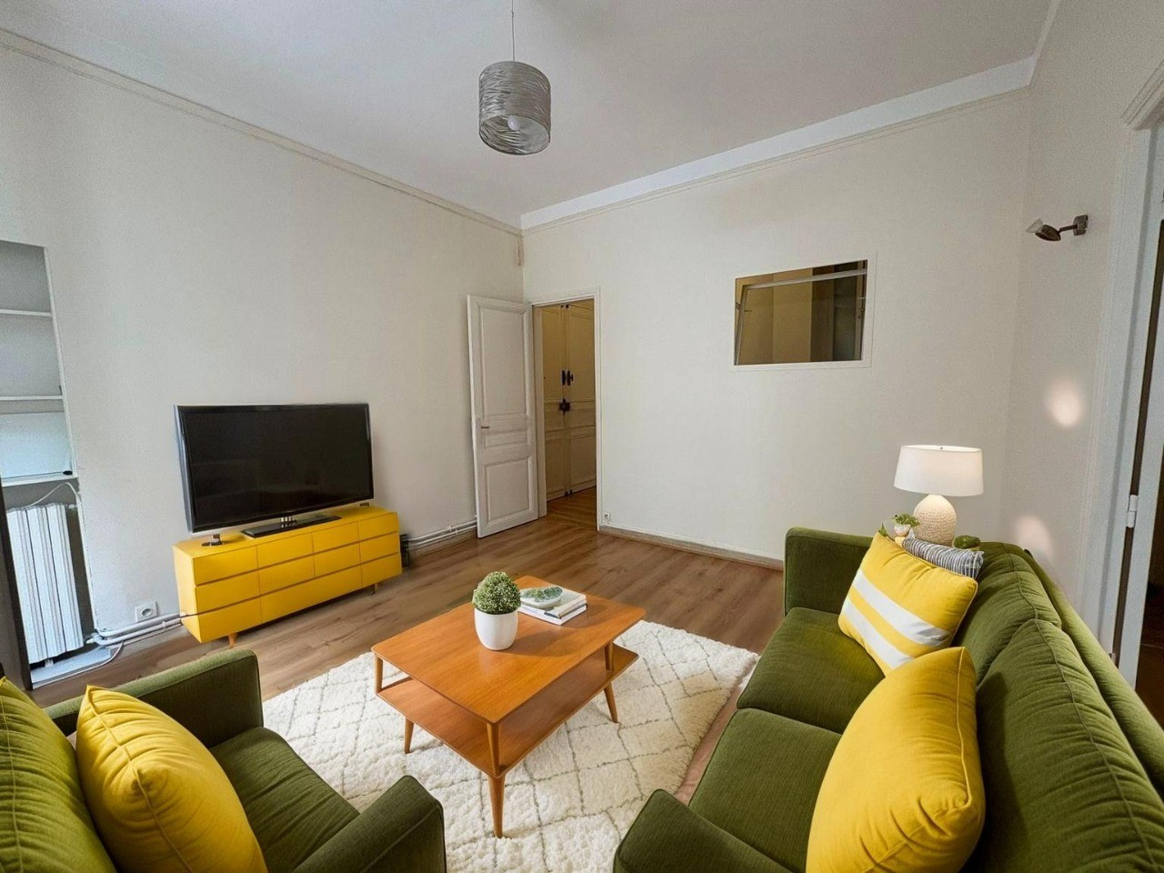 
                                                Vente
                                                 Rez de jardin - Coeur de Passy