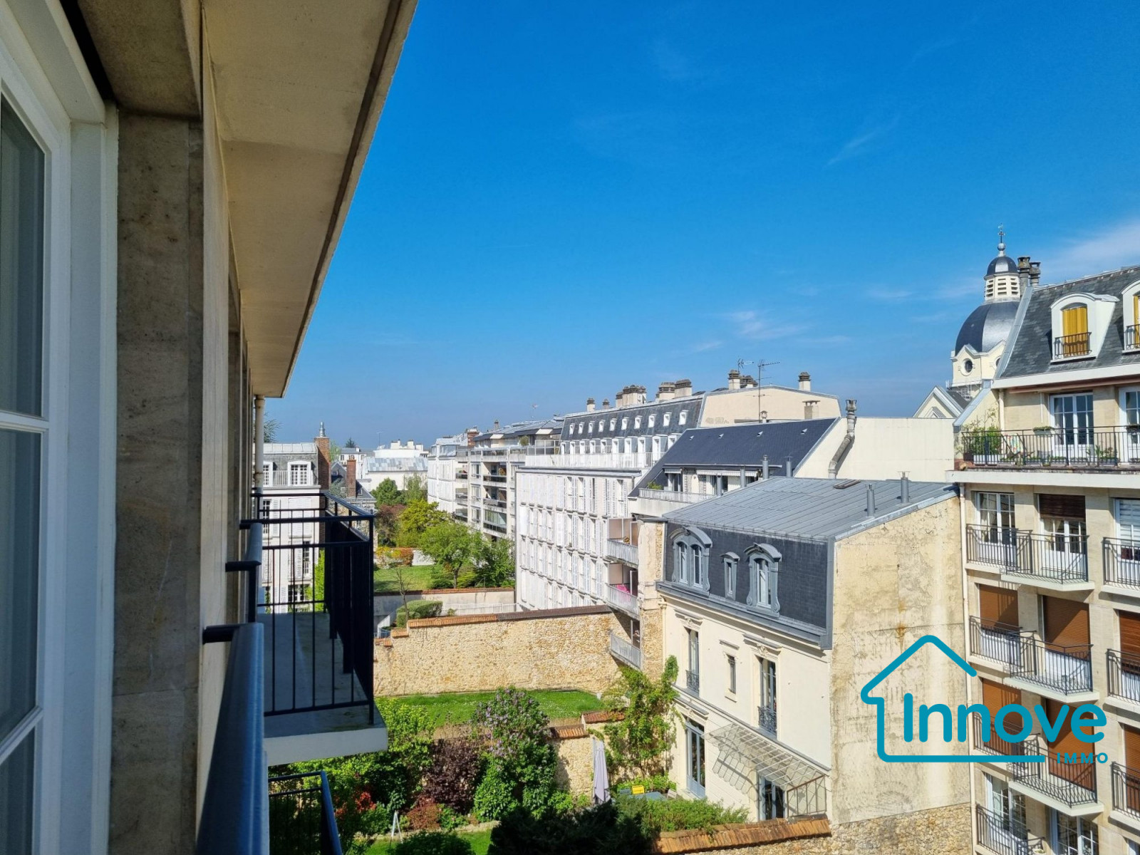 
                                                Vente
                                                 Rive-Droite, grand 2 pièces avec balcon