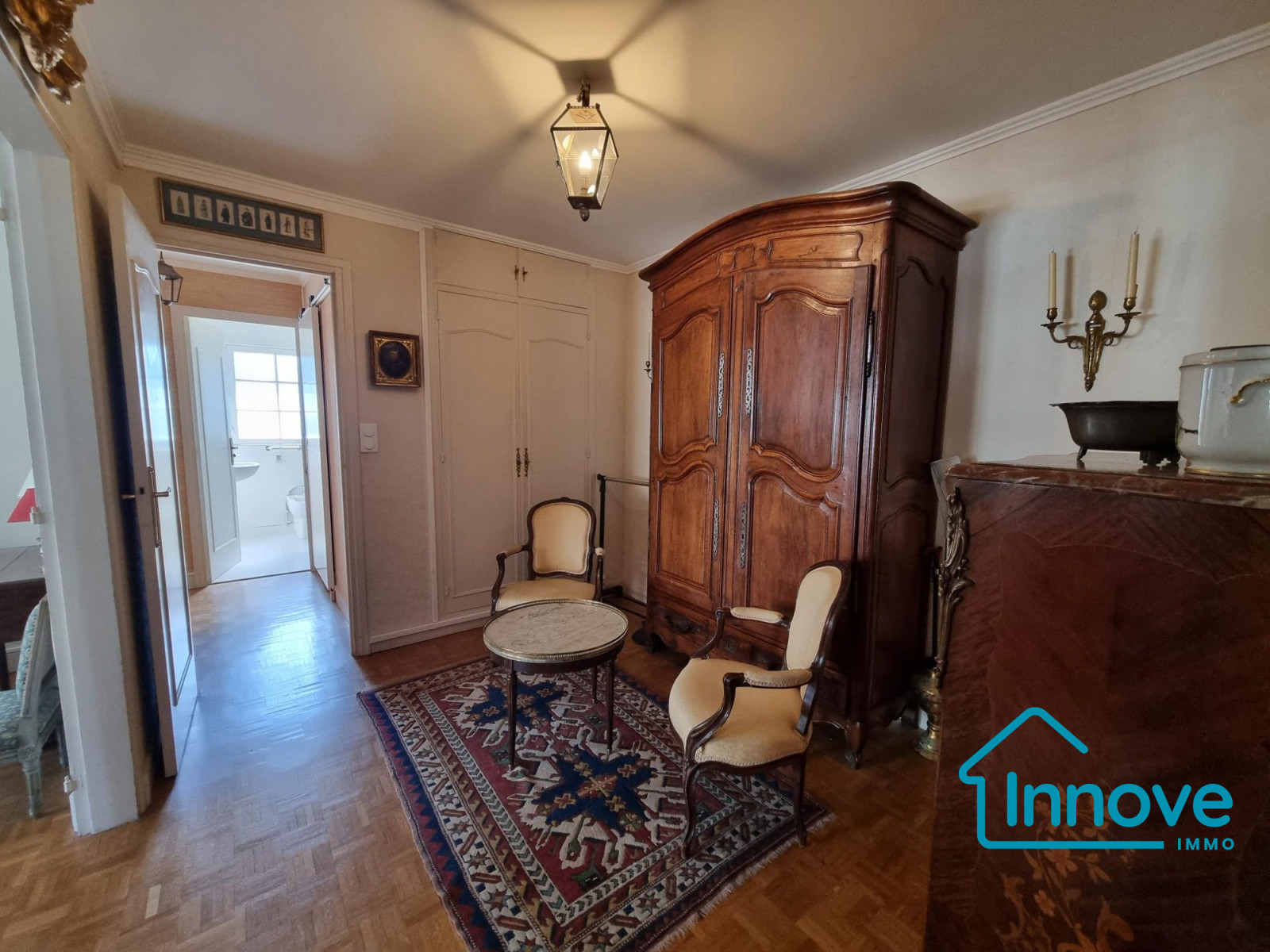 
                                                Vente
                                                 Rive-Droite, grand 2 pièces avec balcon