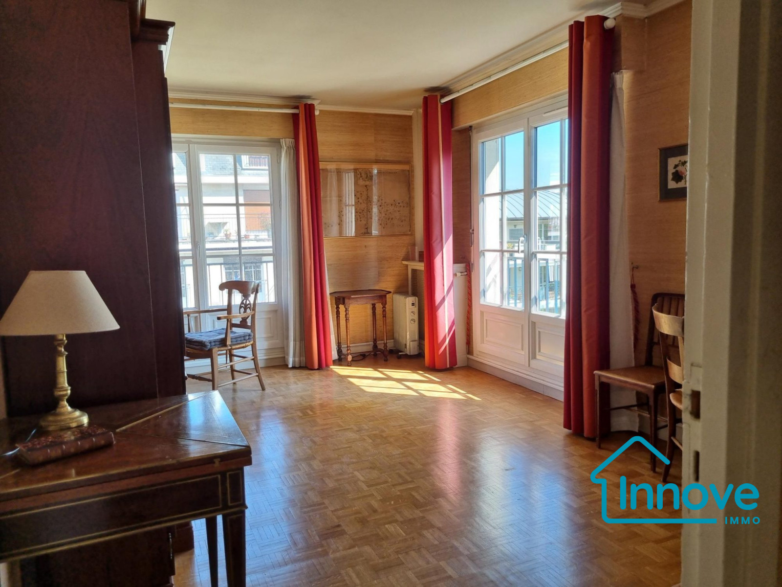 
                                                Vente
                                                 Rive-Droite, grand 2 pièces avec balcon