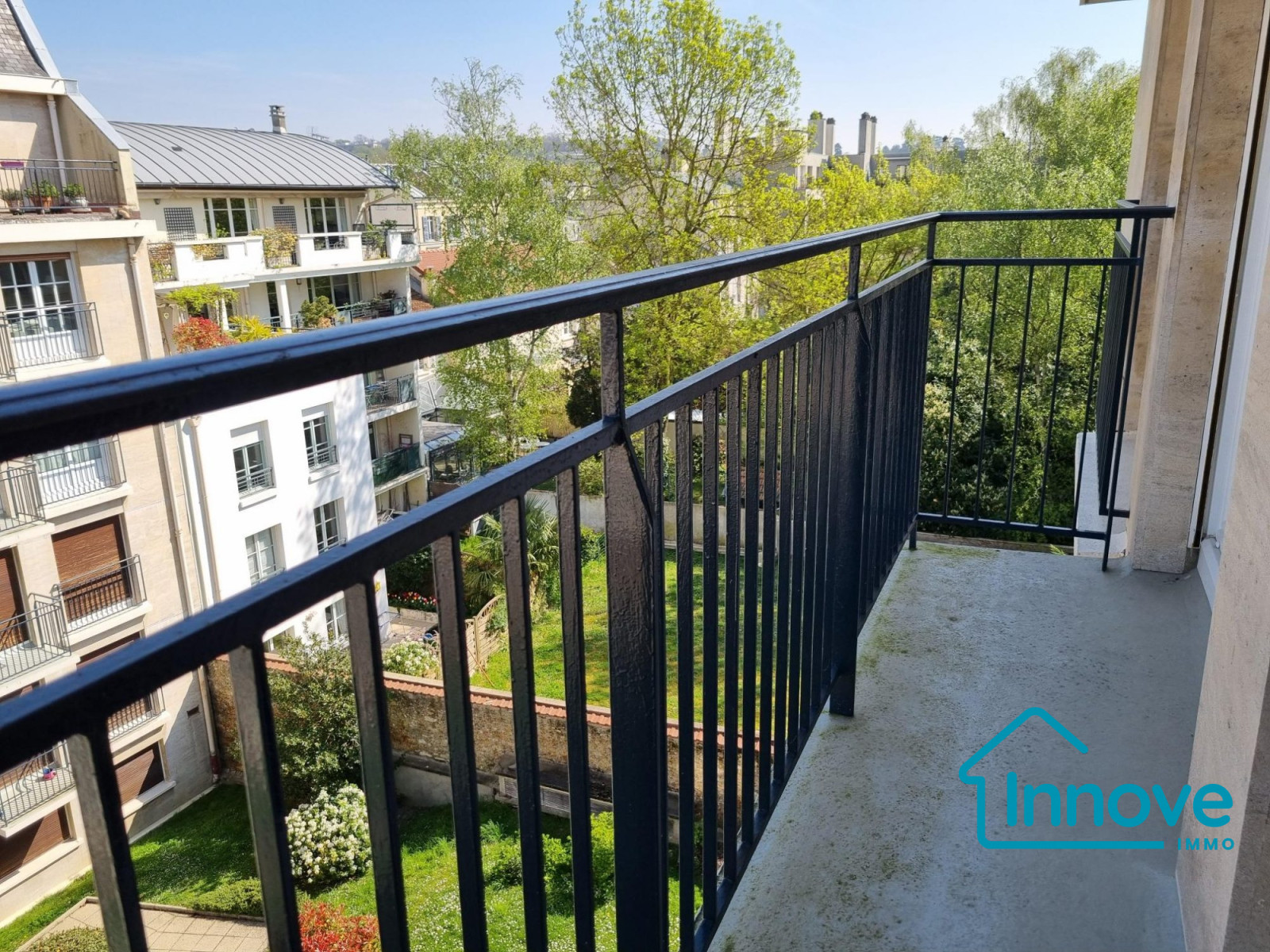 
                                                Vente
                                                 Rive-Droite, grand 2 pièces avec balcon