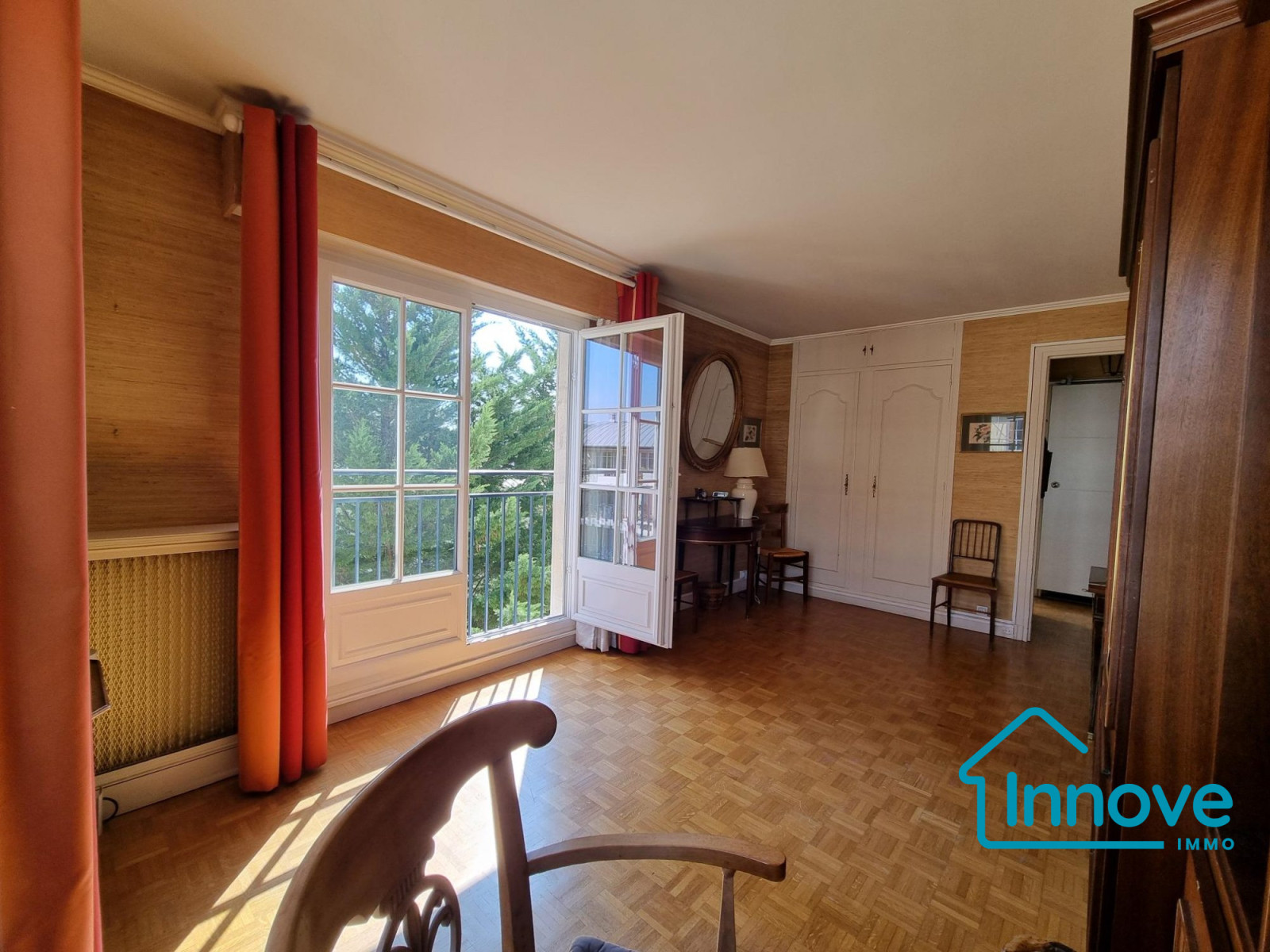 
                                                Vente
                                                 Rive-Droite, grand 2 pièces avec balcon