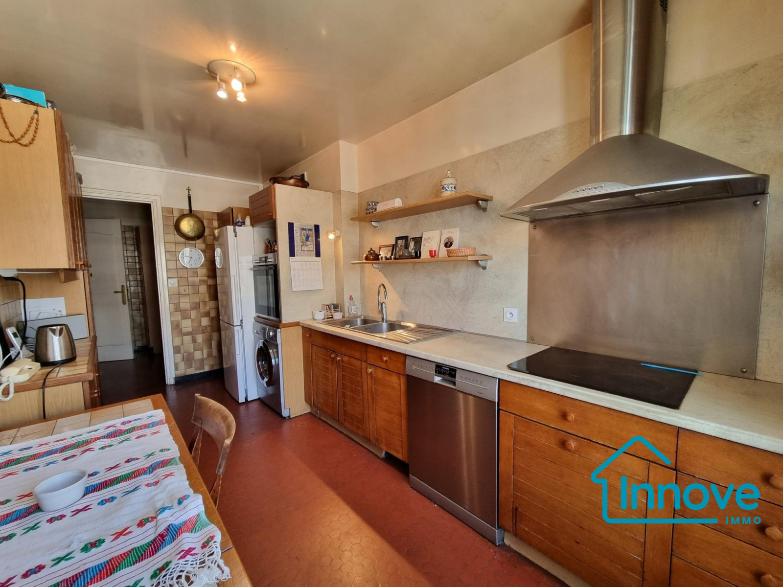 
                                                Vente
                                                 Rive-Droite, grand 2 pièces avec balcon