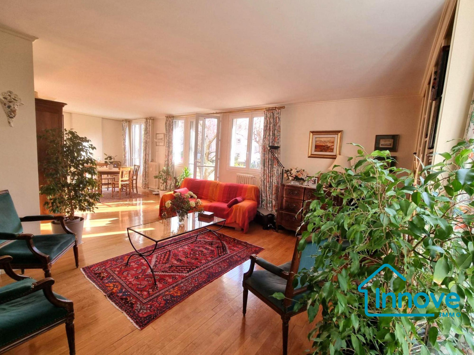 
                                                Vente
                                                 Rive-Droite Grand appartement familial 5 chambres !