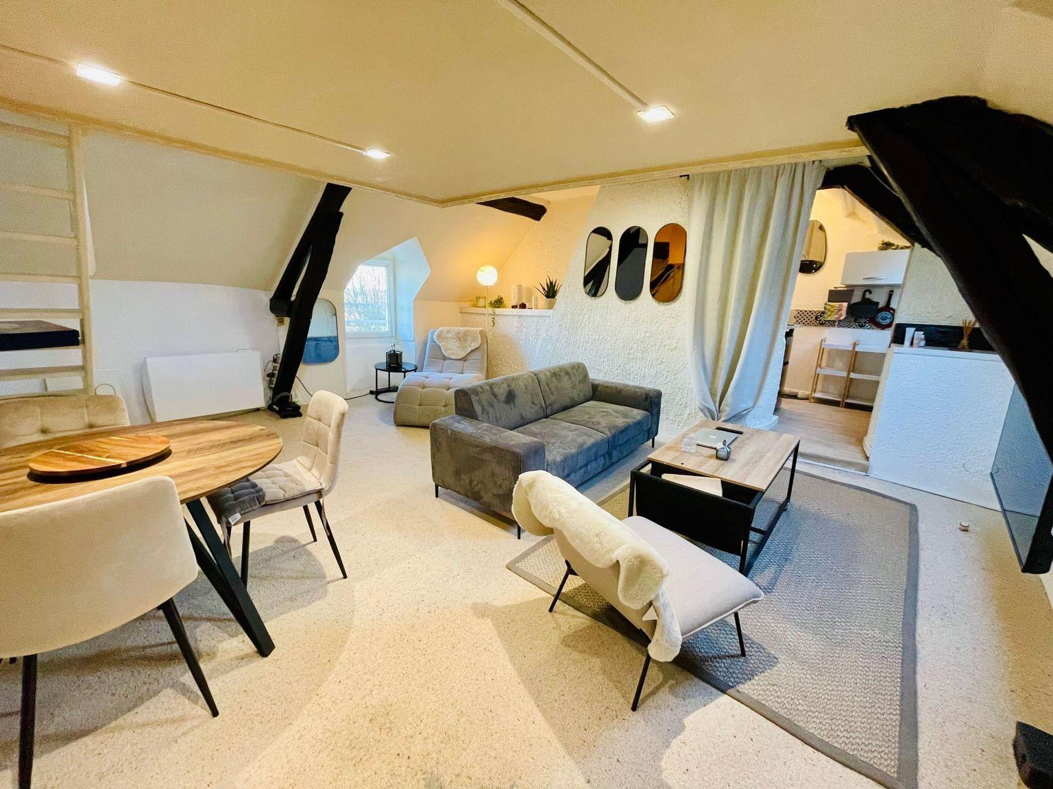 
                                                Location
                                                 Rolleboise – T2 meublé 46 m² vue imprenable