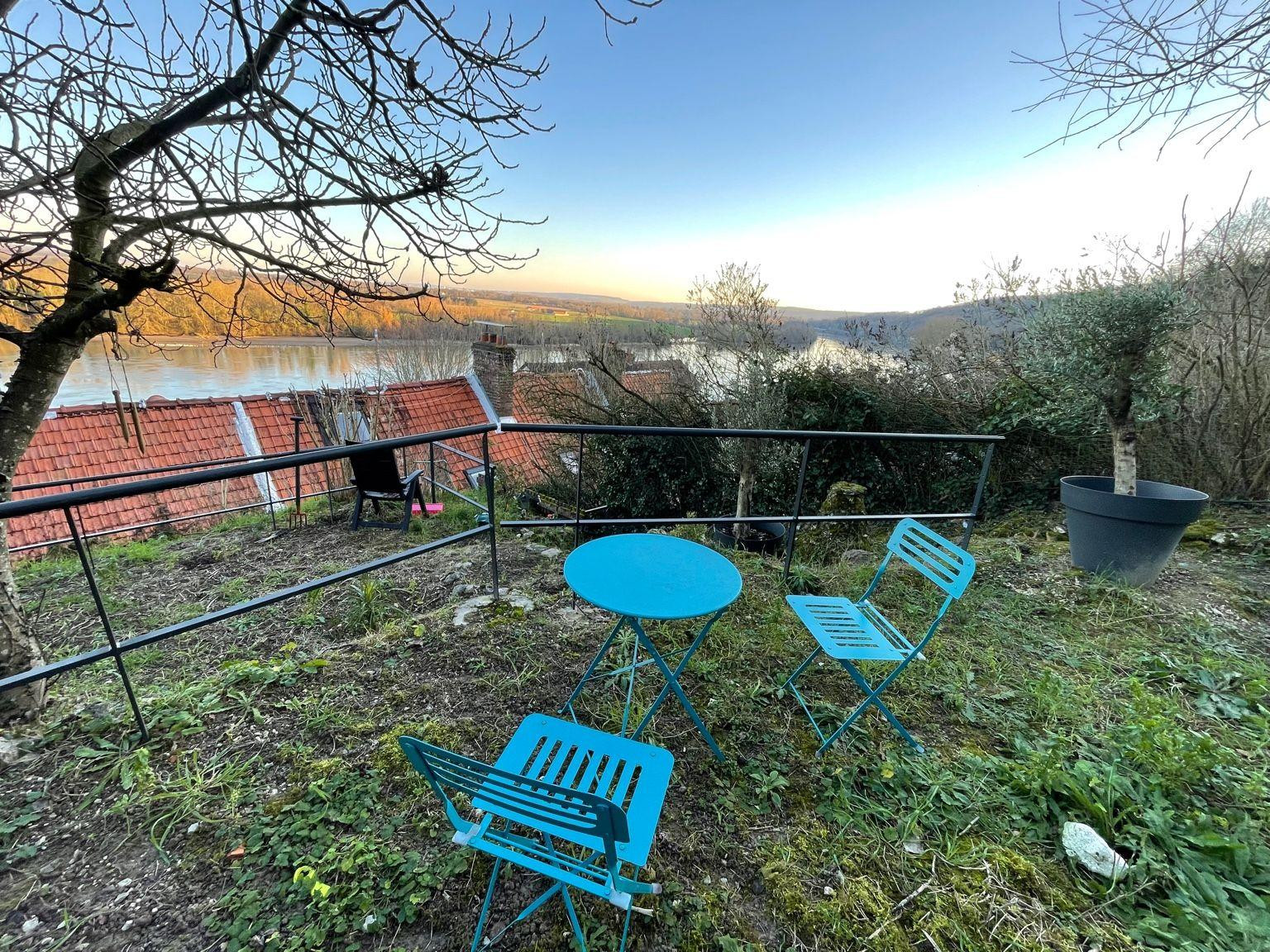 
                                                Location
                                                 Rolleboise – T2 meublé 46 m² vue imprenable