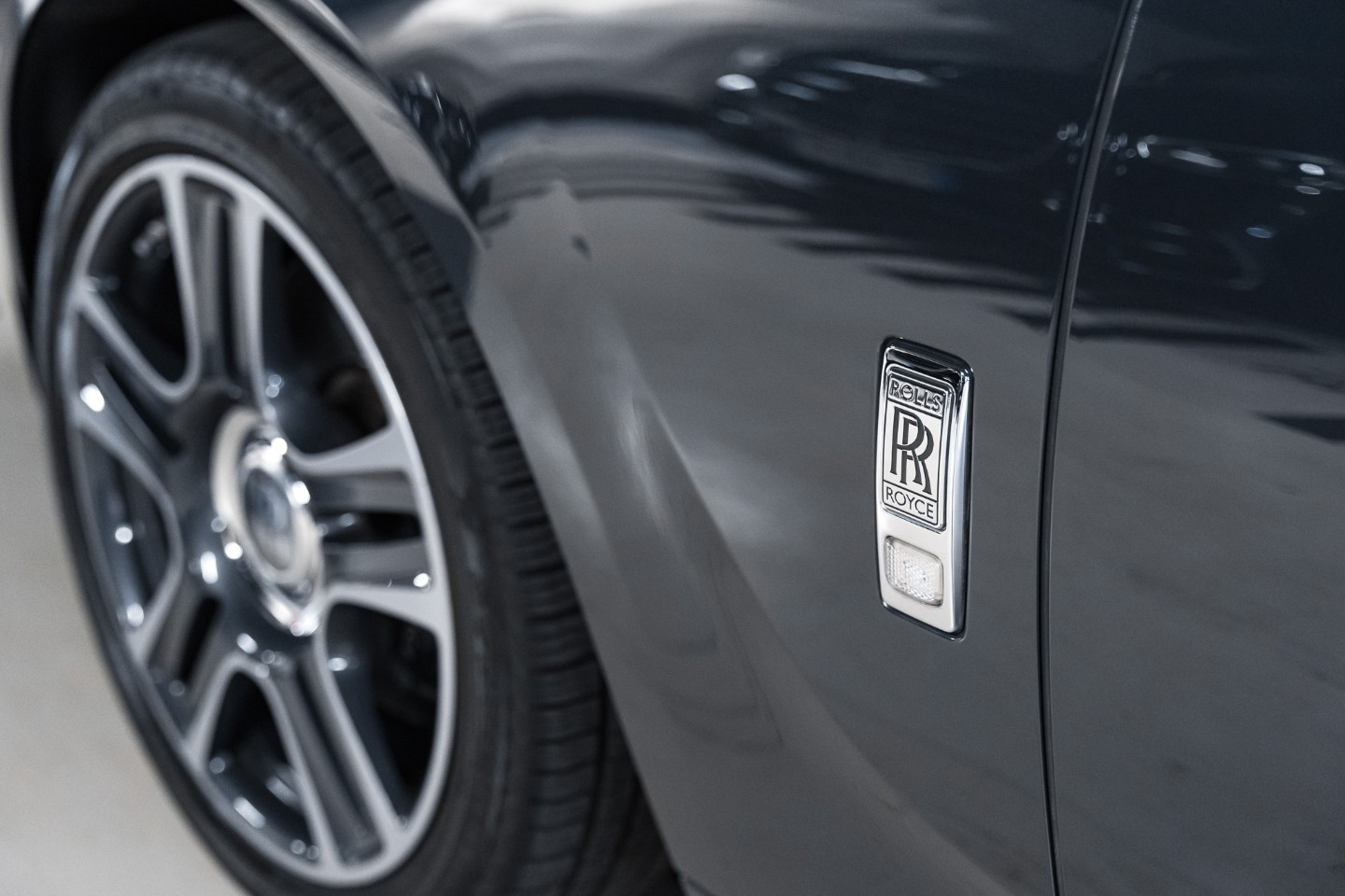 
                                                Voiture
                                                 Rolls Royce Ghost (II) Porto Cervo Studio Edition