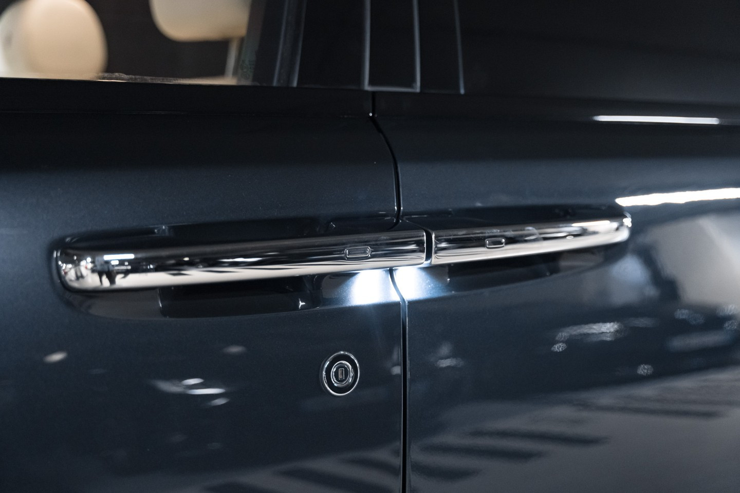 
                                                Voiture
                                                 Rolls Royce Ghost (II) Porto Cervo Studio Edition