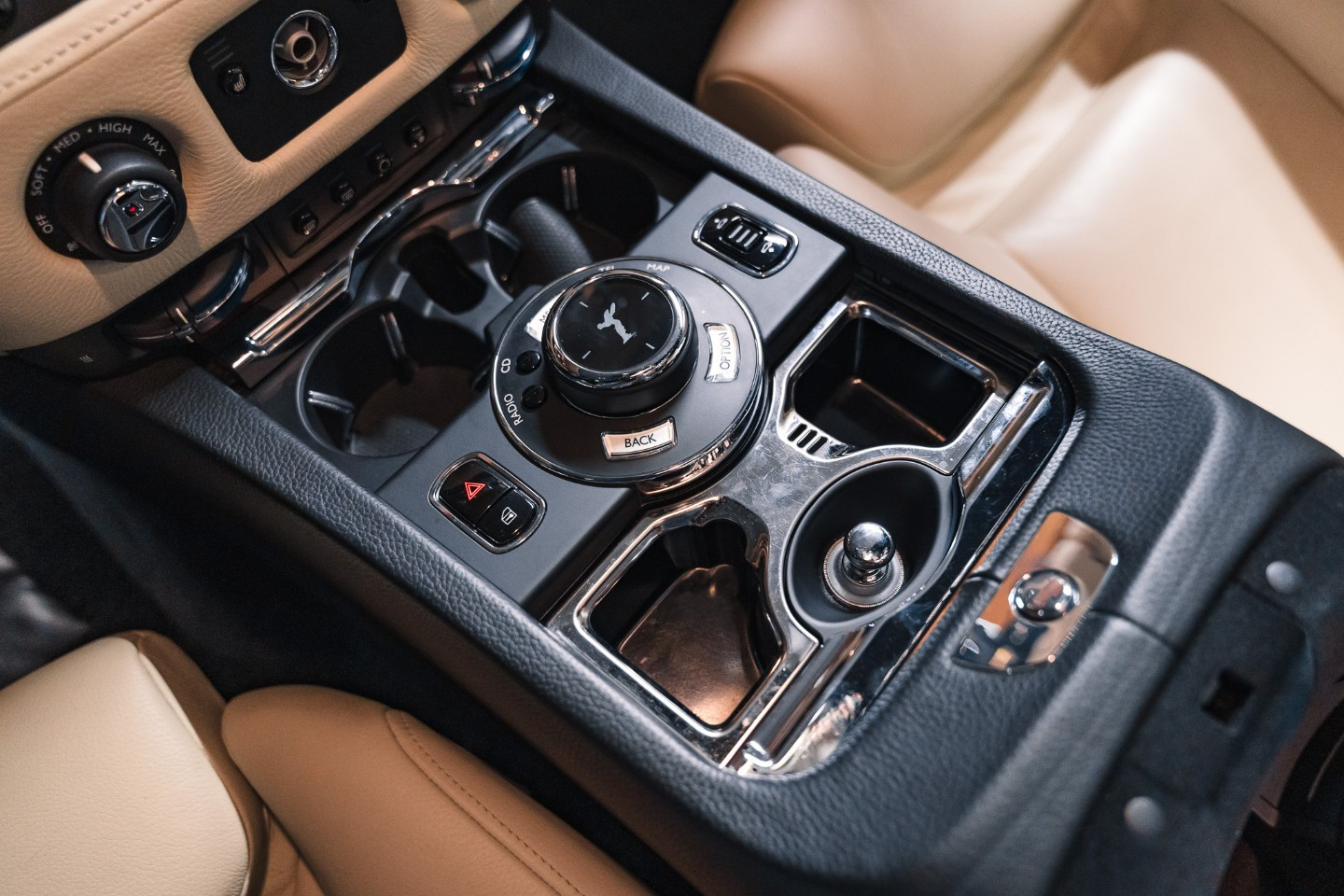 
                                                Voiture
                                                 Rolls Royce Ghost (II) Porto Cervo Studio Edition