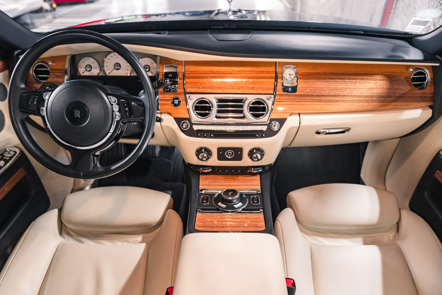 
                                                Voiture
                                                 Rolls Royce Ghost (II) Porto Cervo Studio Edition