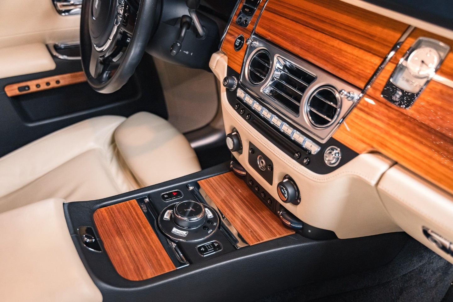 
                                                Voiture
                                                 Rolls Royce Ghost (II) Porto Cervo Studio Edition