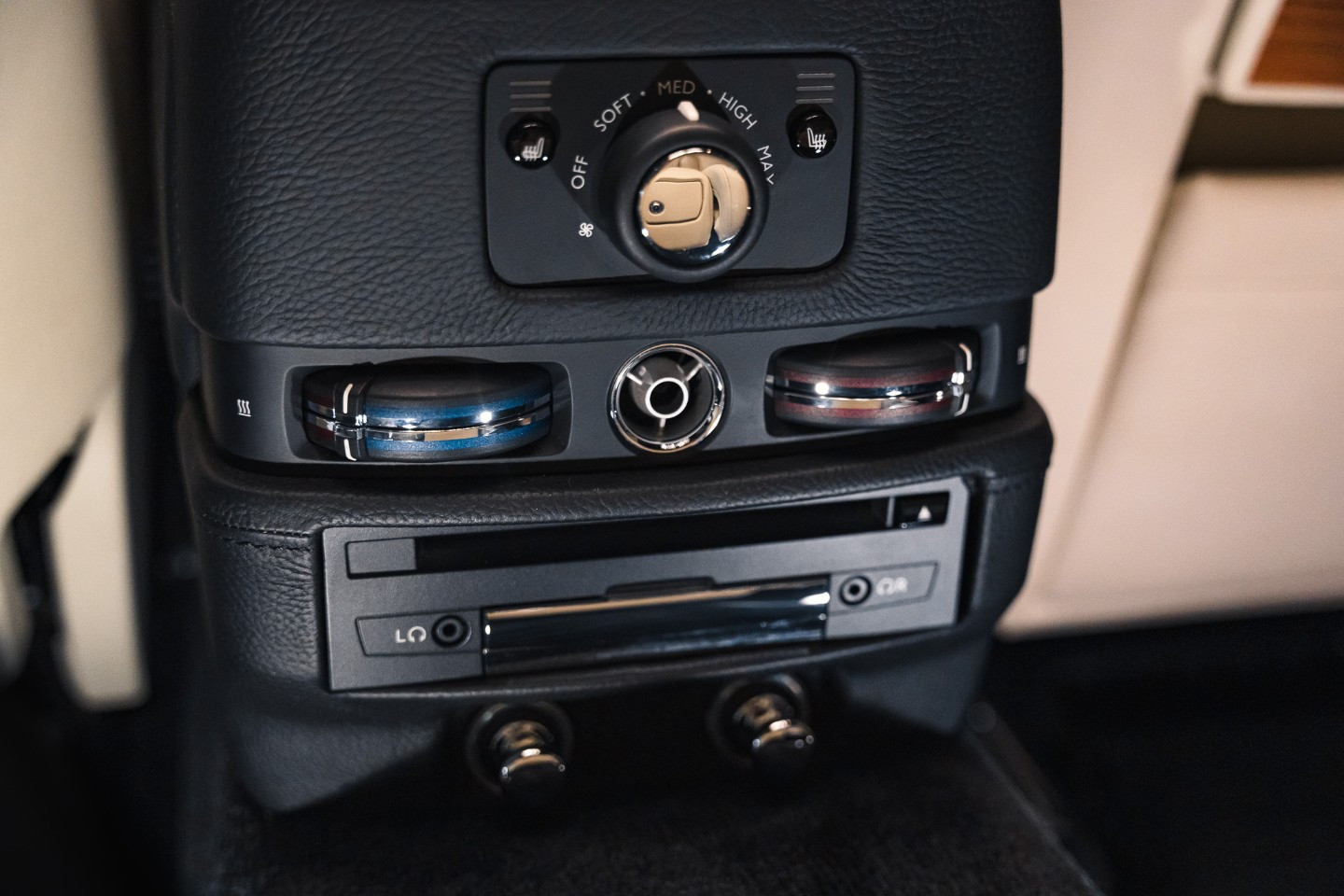 
                                                Voiture
                                                 Rolls Royce Ghost (II) Porto Cervo Studio Edition