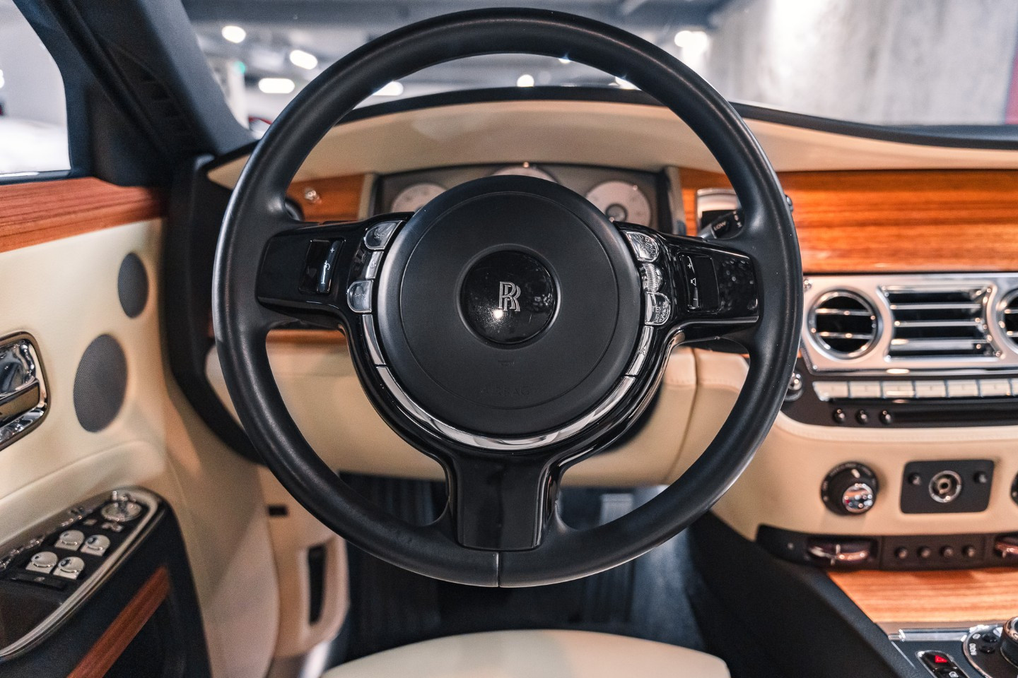 
                                                Voiture
                                                 Rolls Royce Ghost (II) Porto Cervo Studio Edition