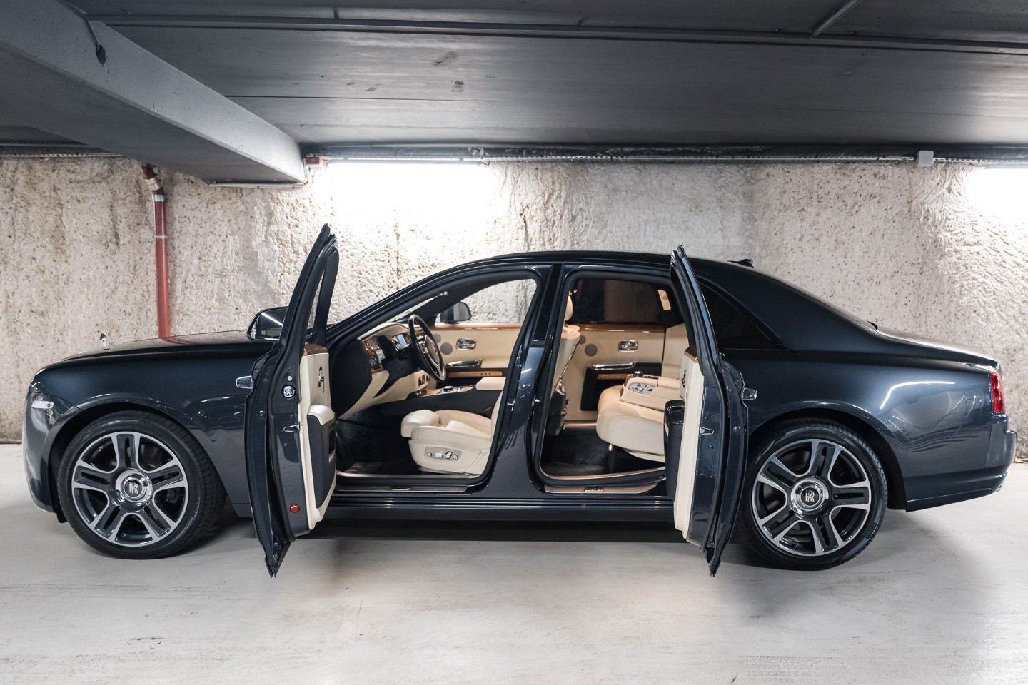 
                                                Voiture
                                                 Rolls Royce Ghost (II) Porto Cervo Studio Edition