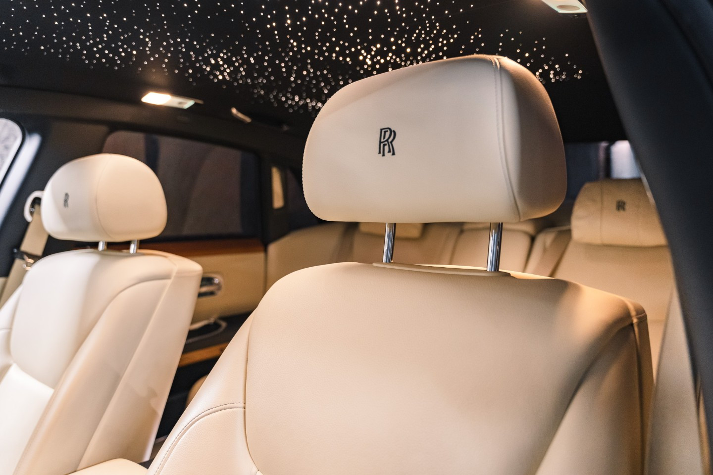 
                                                Voiture
                                                 Rolls Royce Ghost (II) Porto Cervo Studio Edition