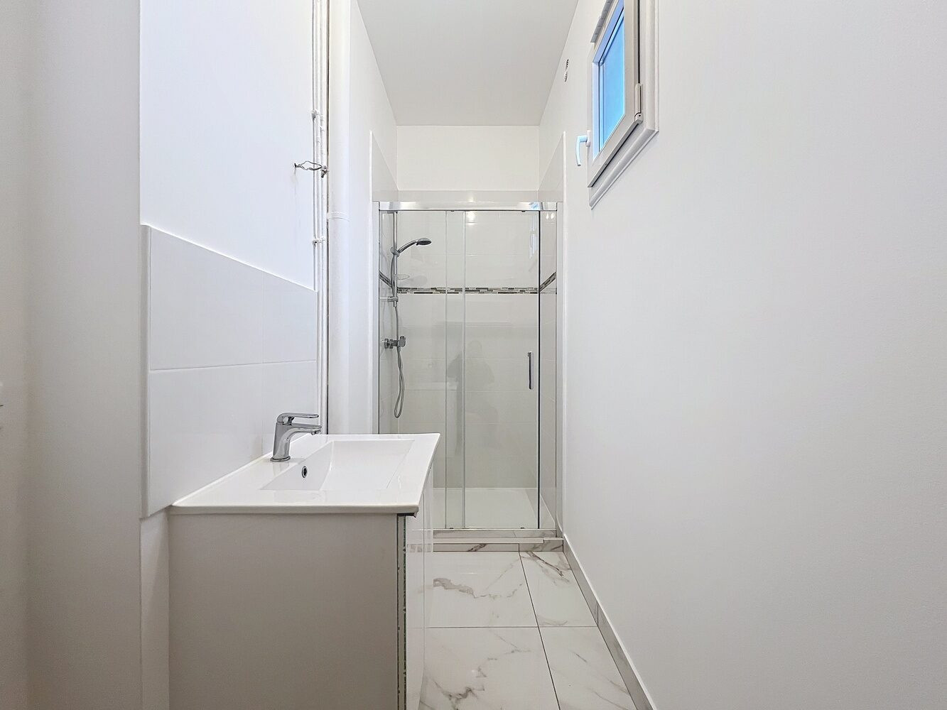 
                                                Location
                                                 Rond point du souvenir Français : 2 pièces de 36m²