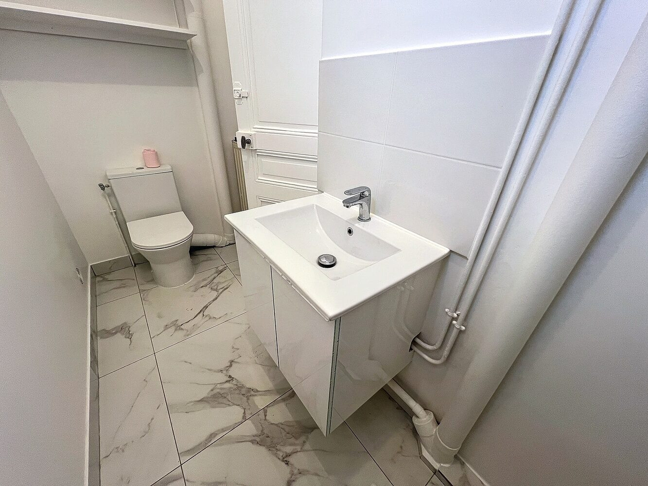 
                                                Location
                                                 Rond point du souvenir Français : 2 pièces de 36m²
