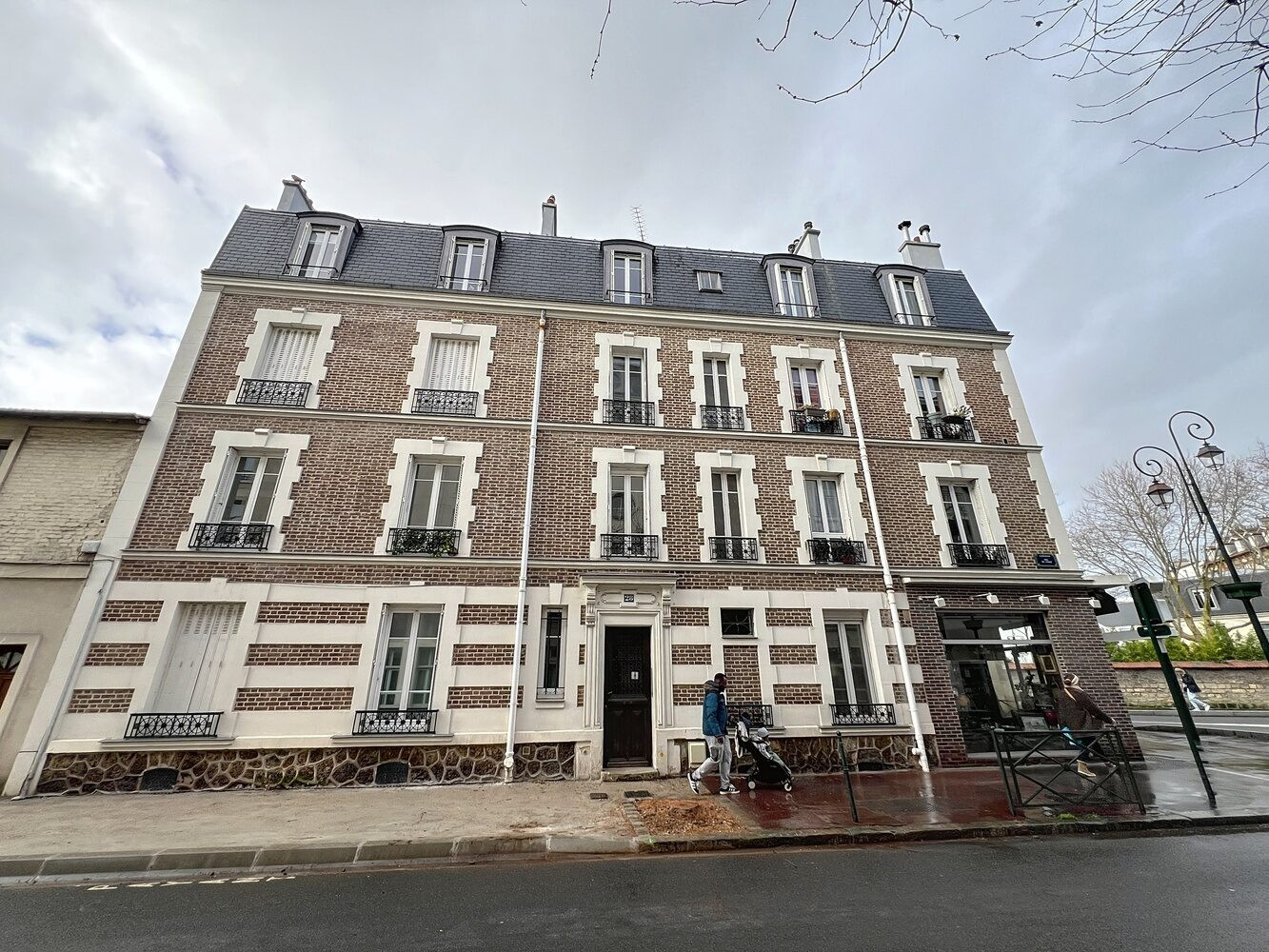 
                                                Location
                                                 Rond point du souvenir Français : 2 pièces de 36m²