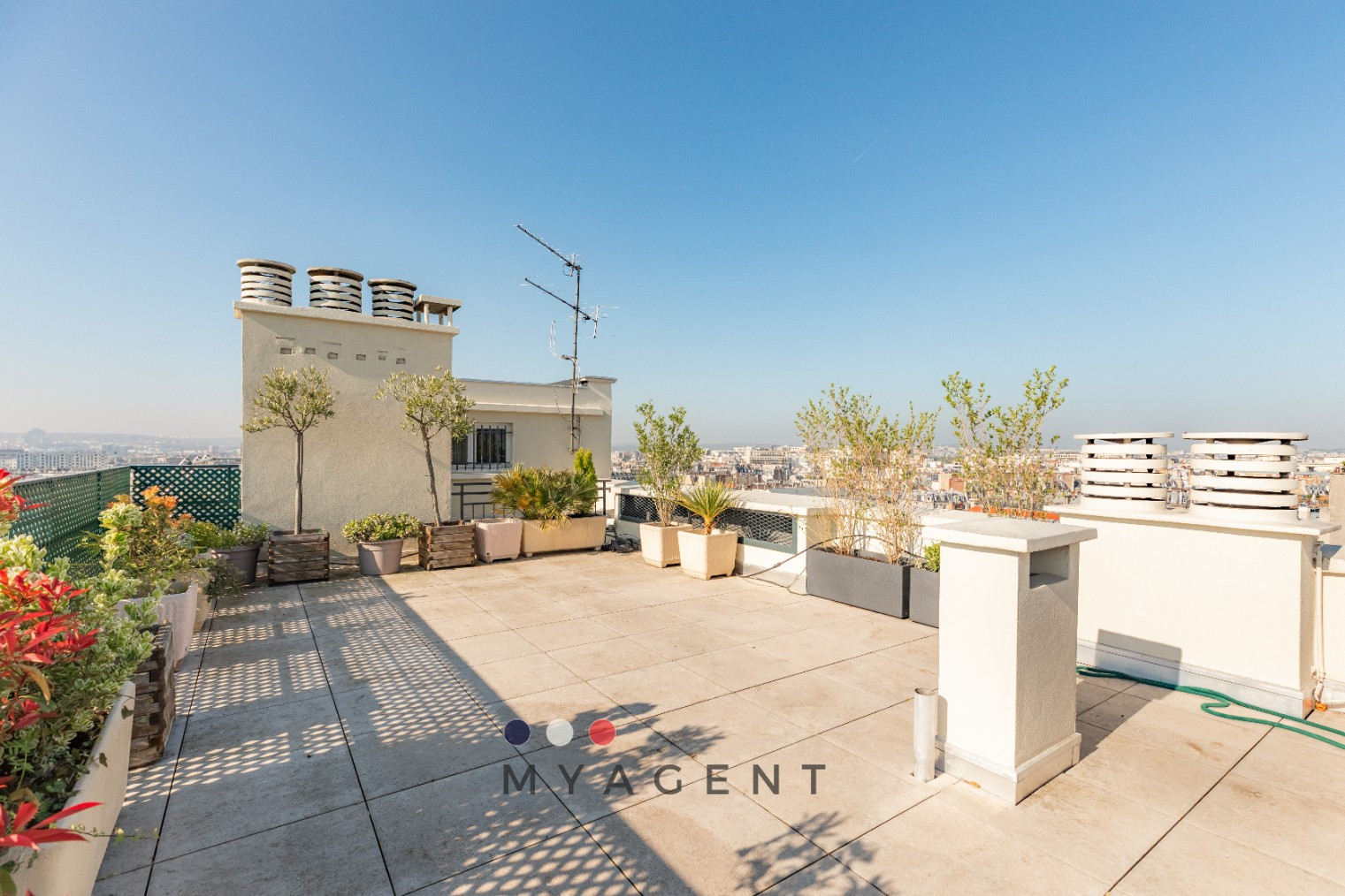 
                                                Vente
                                                 Rooftop exceptionnel - La Muette