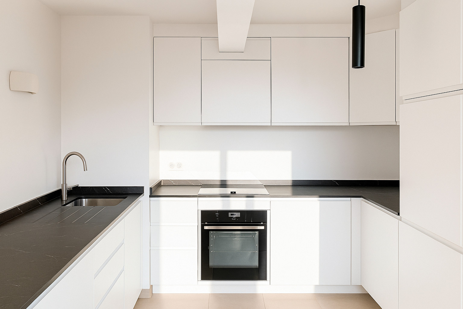 
                                                Vente
                                                 Rooftop, lumière, calme – Un duplex rare au confort exceptionnel