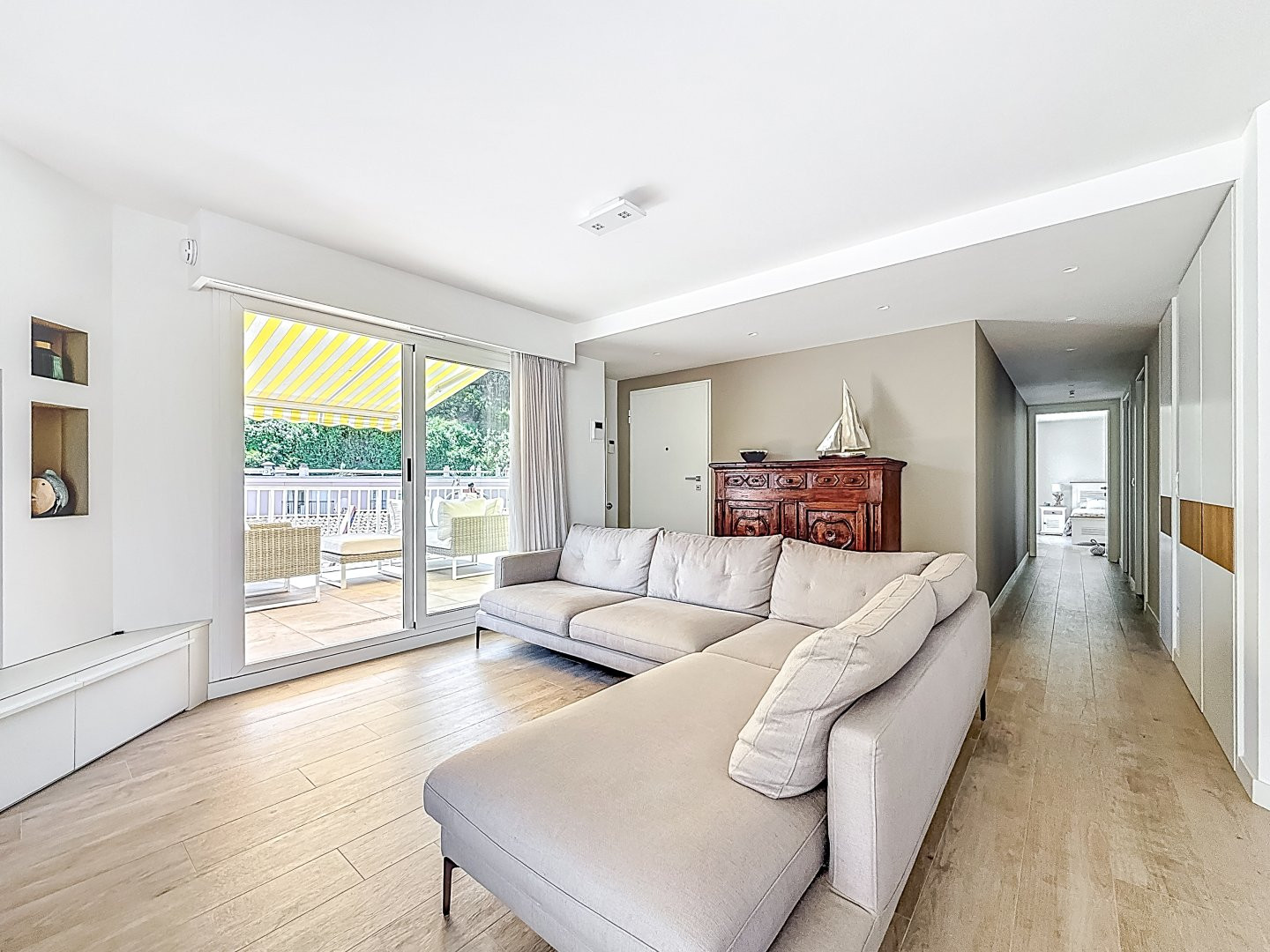 
                                                Vente
                                                 Roquebrune-Cap-Martin – Appartement avec terrasse, vue mer, piscine et dépendance dans résidence récente