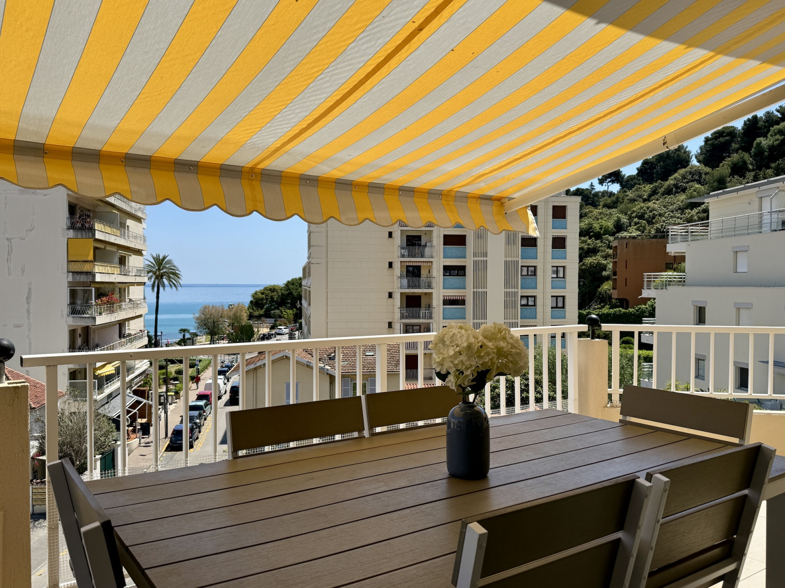 
                                                Vente
                                                 Roquebrune-Cap-Martin – Appartement avec terrasse, vue mer, piscine et dépendance dans résidence récente