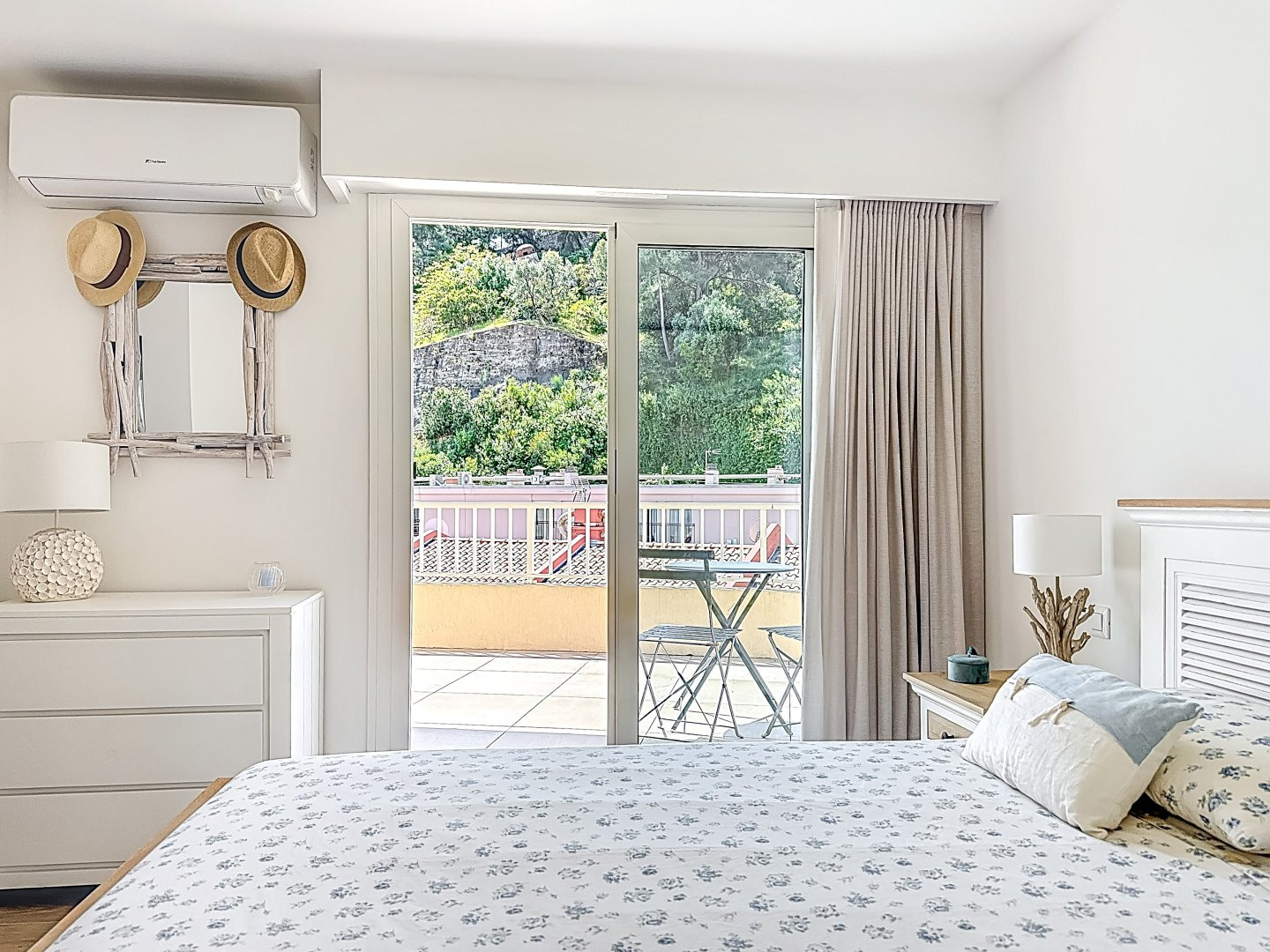 
                                                Vente
                                                 Roquebrune-Cap-Martin – Appartement avec terrasse, vue mer, piscine et dépendance dans résidence récente