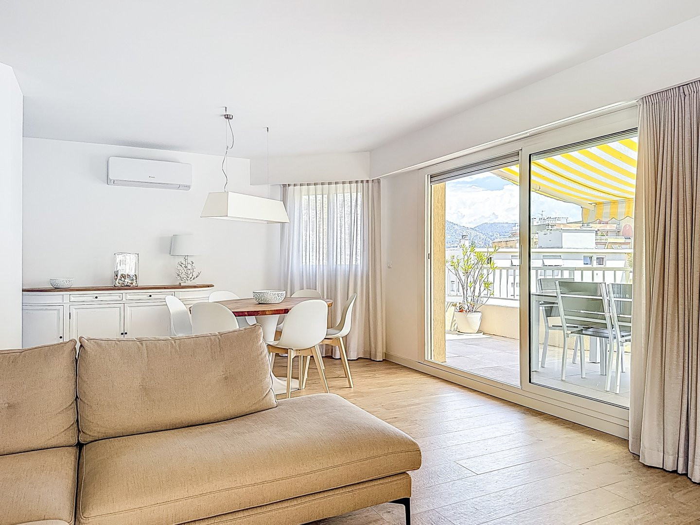 
                                                Vente
                                                 Roquebrune-Cap-Martin – Appartement avec terrasse, vue mer, piscine et dépendance dans résidence récente