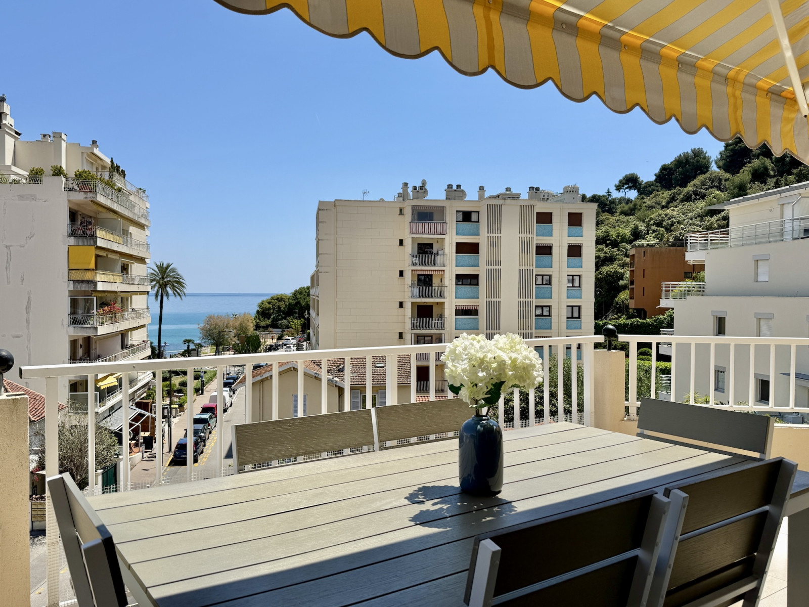 
                                                Vente
                                                 Roquebrune-Cap-Martin – Appartement avec terrasse, vue mer, piscine et dépendance dans résidence récente