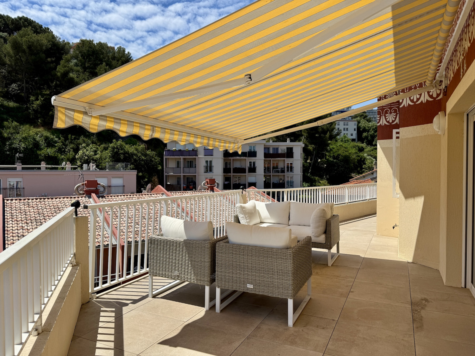 
                                                Vente
                                                 Roquebrune-Cap-Martin – Appartement avec terrasse, vue mer, piscine et dépendance dans résidence récente