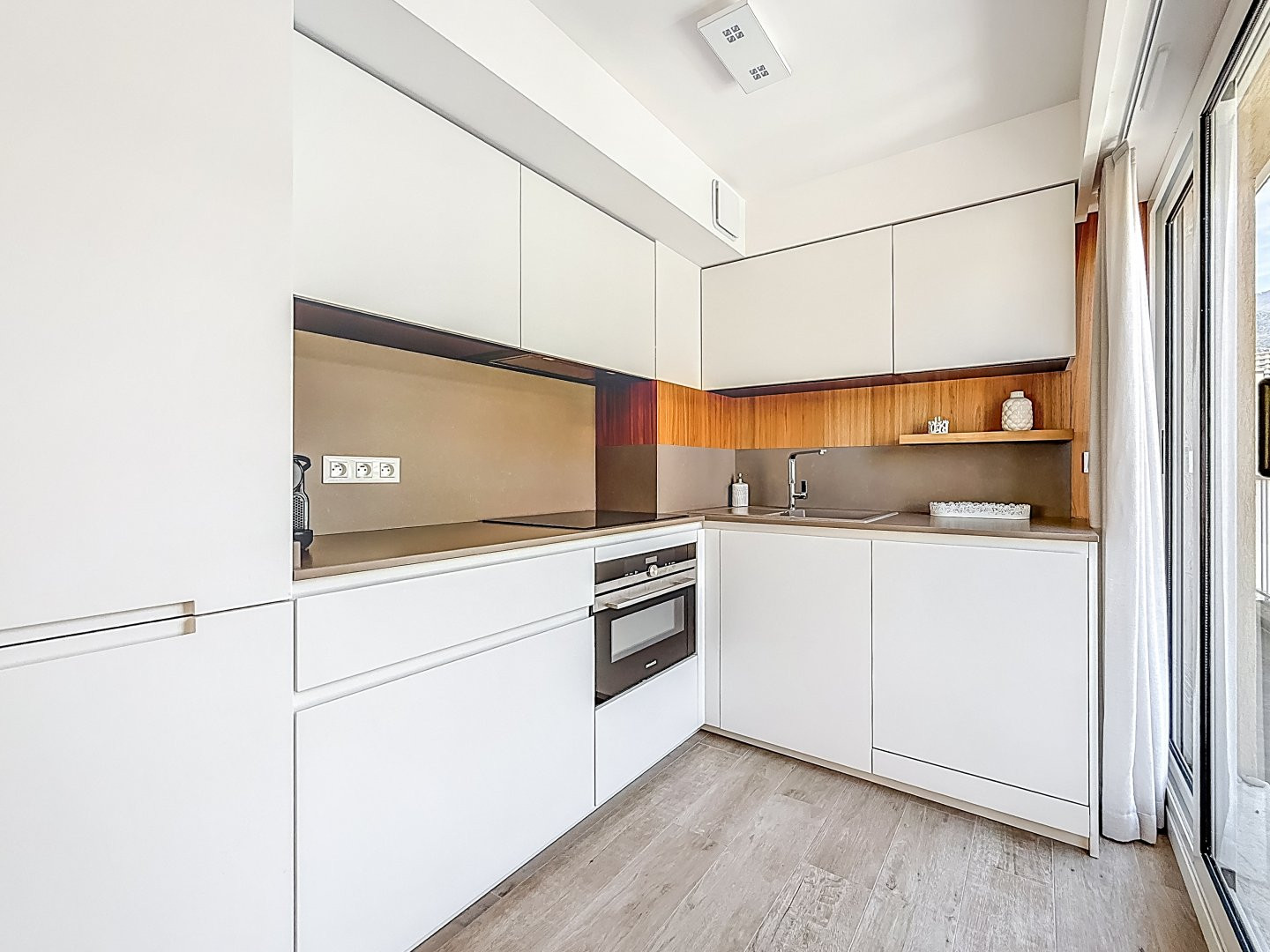 
                                                Vente
                                                 Roquebrune-Cap-Martin – Appartement avec terrasse, vue mer, piscine et dépendance dans résidence récente