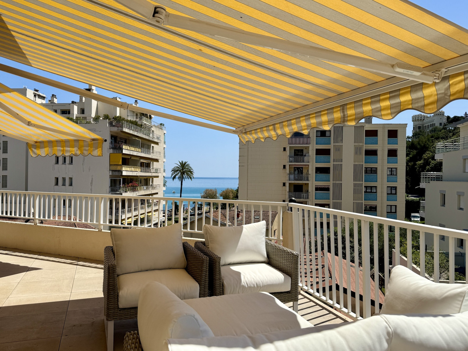 
                                                Vente
                                                 Roquebrune-Cap-Martin – Appartement avec terrasse, vue mer, piscine et dépendance dans résidence récente