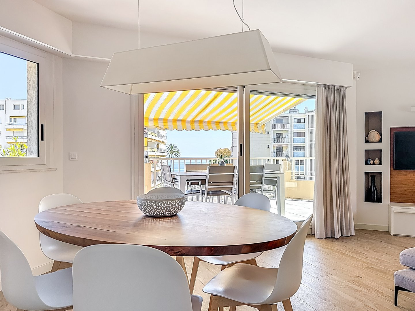 
                                                Vente
                                                 Roquebrune-Cap-Martin – Appartement avec terrasse, vue mer, piscine et dépendance dans résidence récente