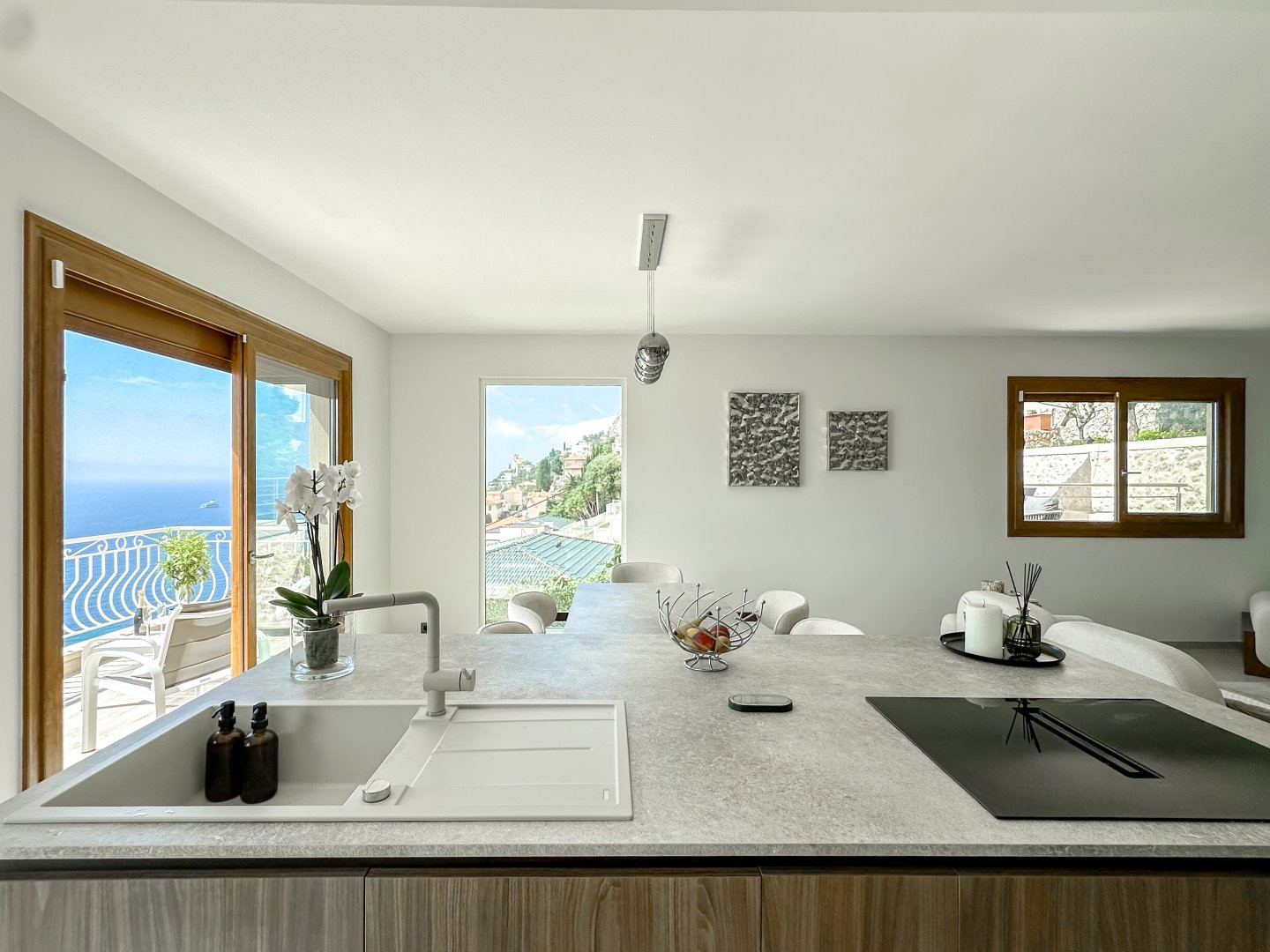 
                                                Vente
                                                 Roquebrune-Cap-Martin- Magnifique maison 4 pièces de 111m2 entièrement rénové avec piscine privative