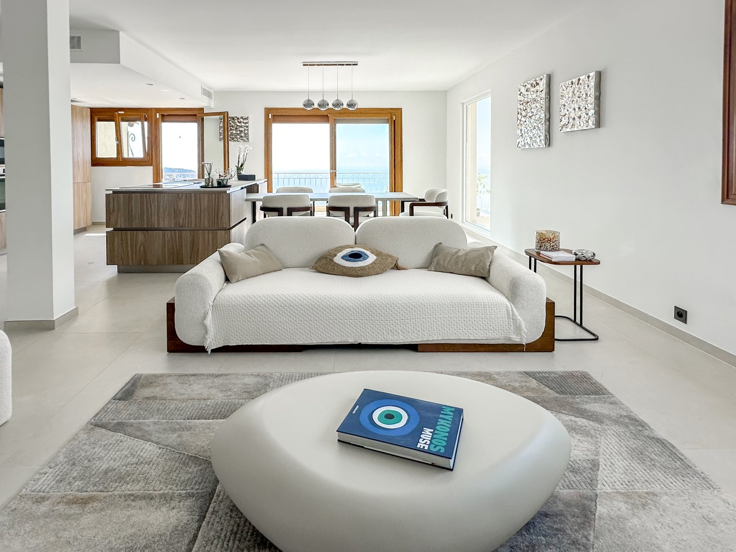 
                                                Vente
                                                 Roquebrune-Cap-Martin- Magnifique maison 4 pièces de 111m2 entièrement rénové avec piscine privative