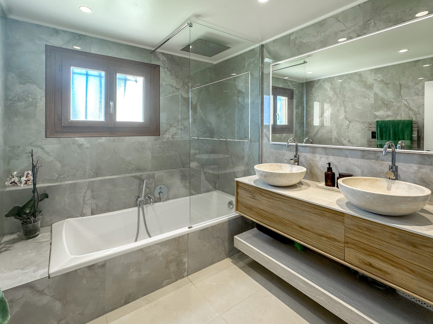 
                                                Vente
                                                 Roquebrune-Cap-Martin- Magnifique maison 4 pièces de 111m2 entièrement rénové avec piscine privative