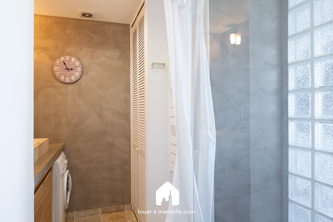 
                                                Location
                                                 ROUVIERE DESIGN