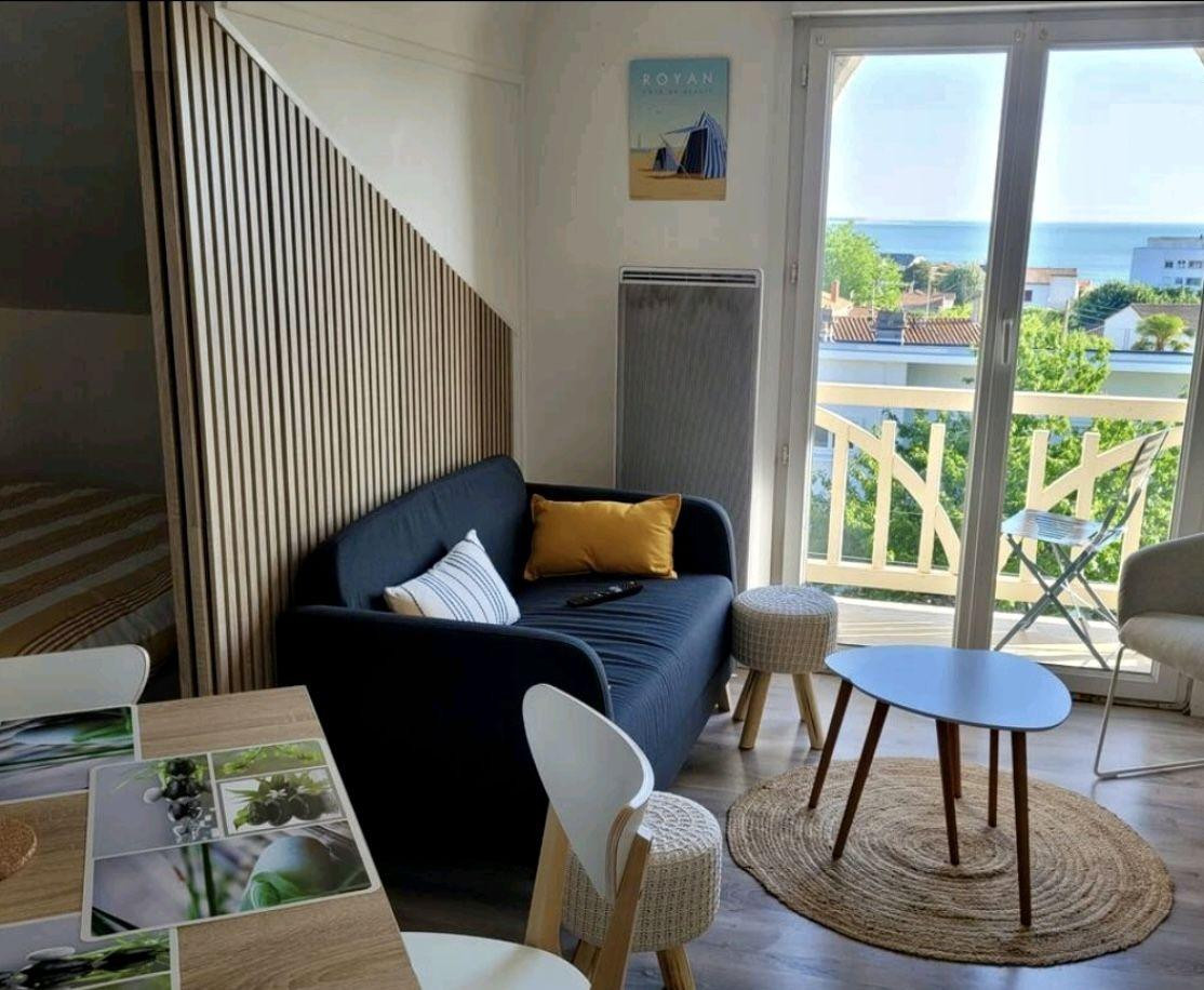 
                                                Location
                                                 ROYAN Pontaillac loc.meublée 1 à  12 mois possible