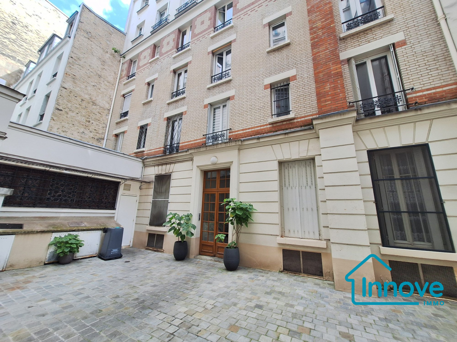
                                                Vente
                                                 Rue d'Armaillé - 17ème : Studio traversant, ultra-fonctionnel