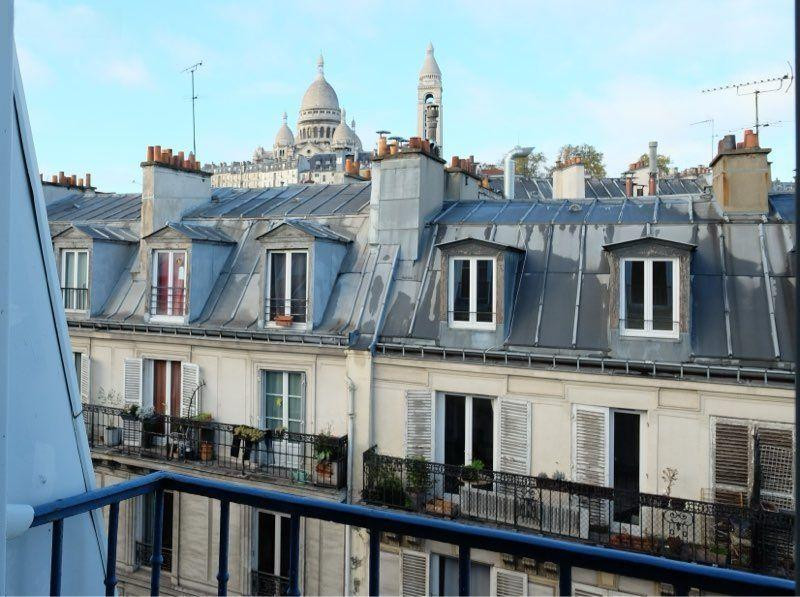 
                                                Location
                                                 Rue de Clignancourt / Village Ramey