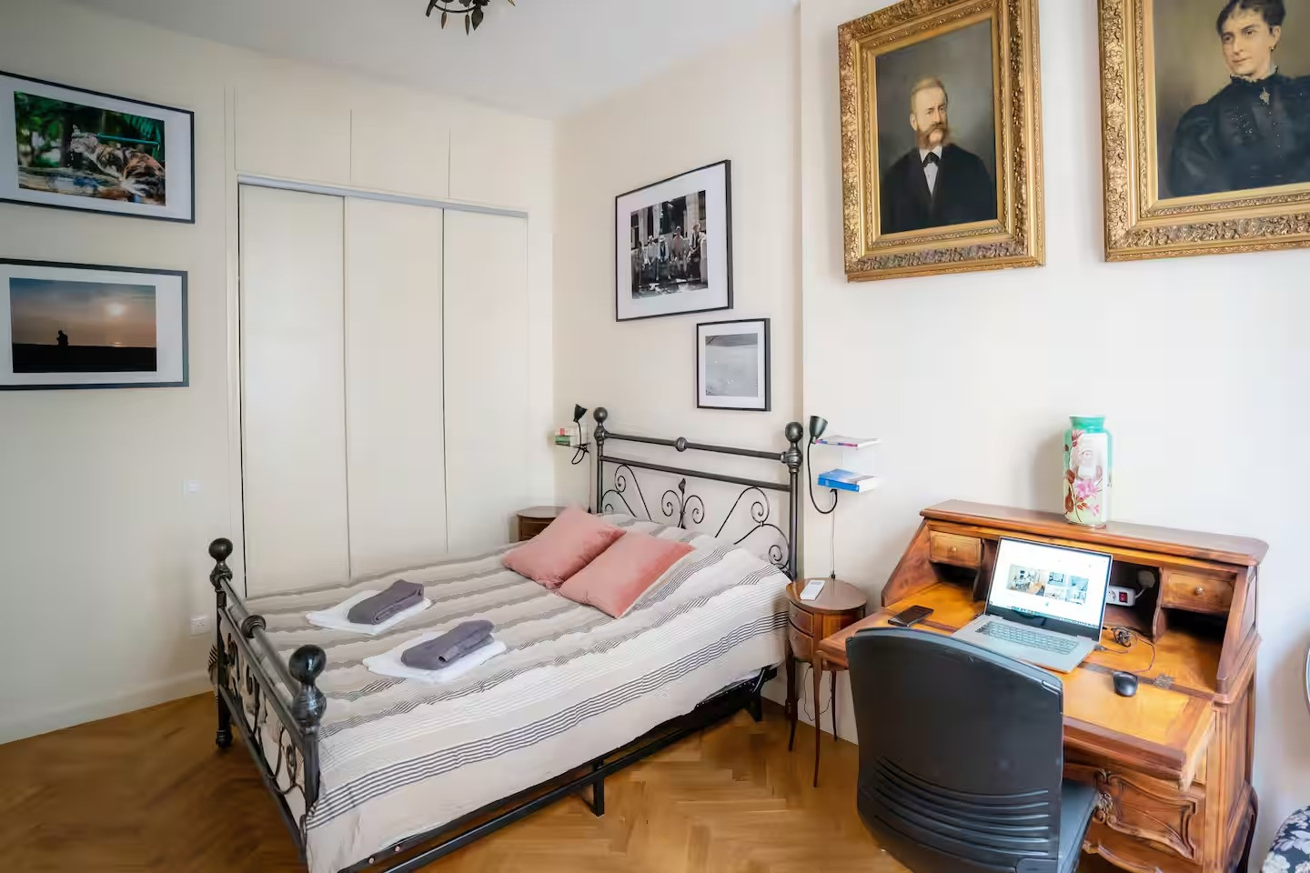 
                                                Vente
                                                 Rue de France Proche carré d'or 4 pieces rénové et meublé