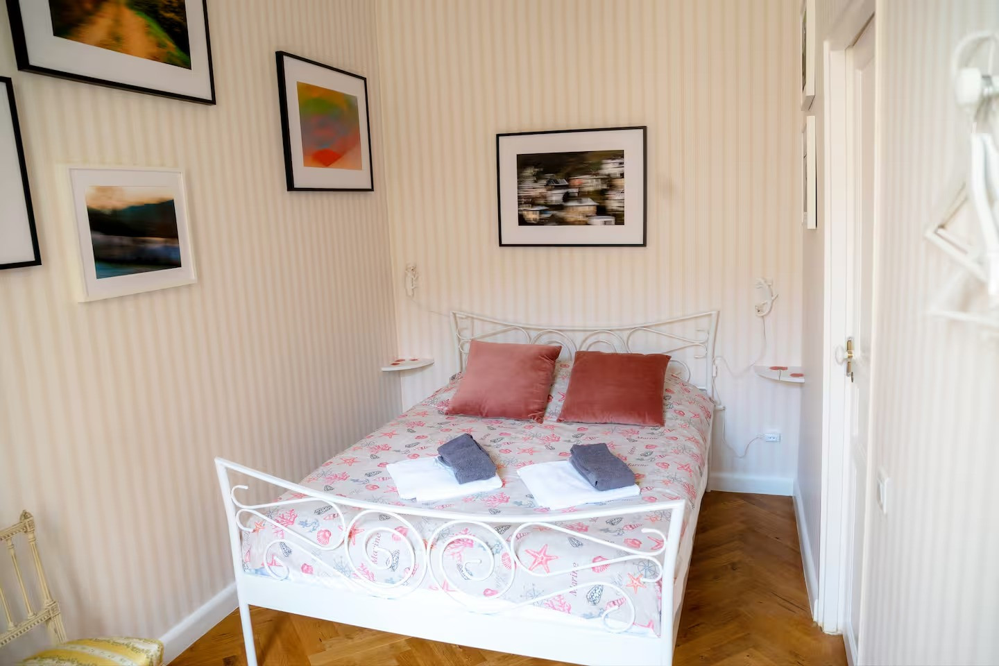 
                                                Vente
                                                 Rue de France Proche carré d'or 4 pieces rénové et meublé