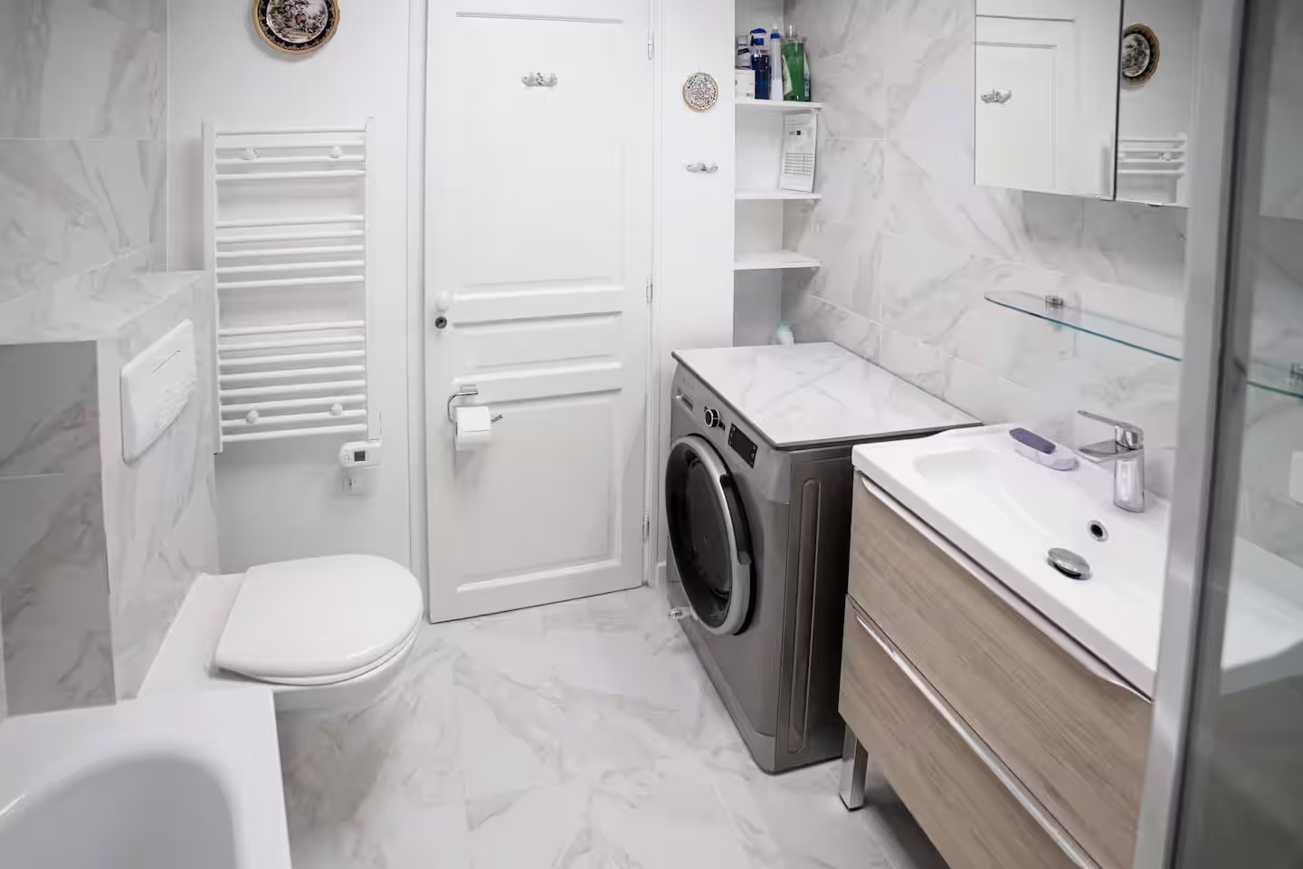 
                                                Vente
                                                 Rue de France Proche carré d'or 4 pieces rénové et meublé